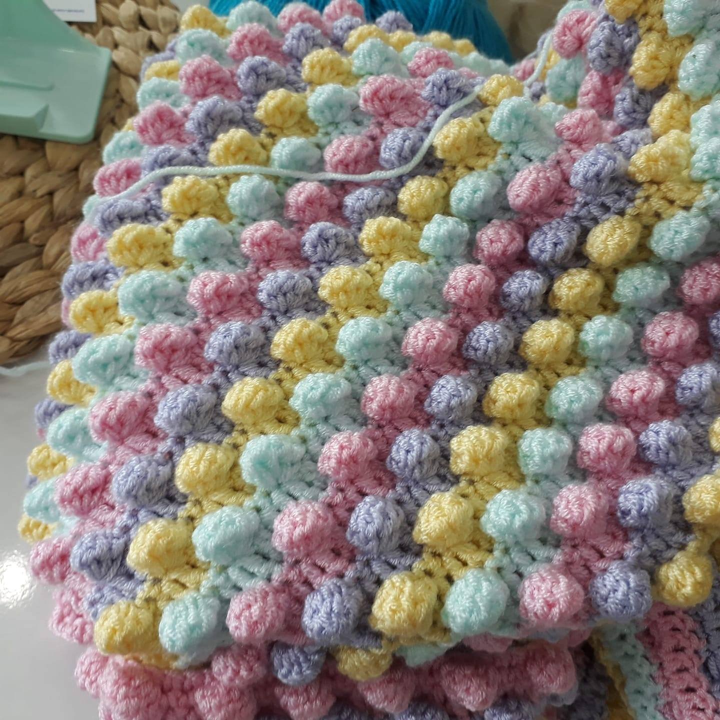 These are crochet mesh triangle motifs. You can make mesh triangle mesh ...