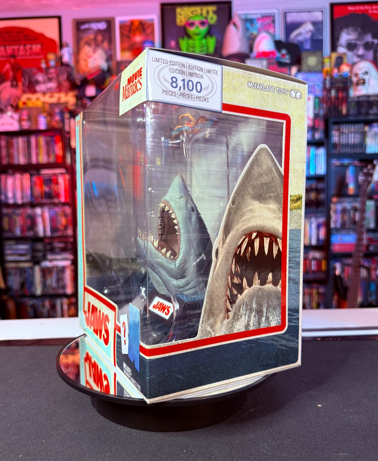 The JAWS 50th Anniversary Movie Maniacs figure has teeth! It