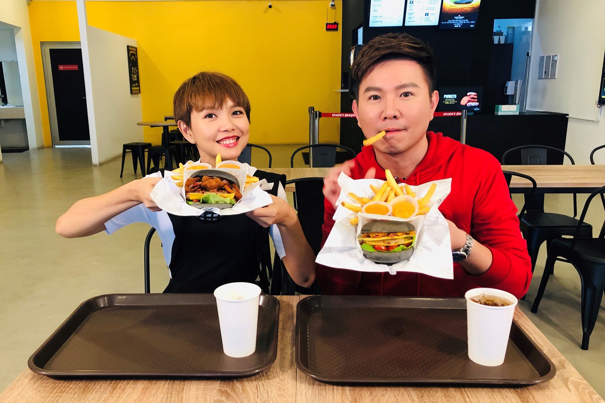 Spade S Burger Mmm Yummy Yummy Fweet Beep Beep Beep Beep Ho Chak Trying To Imitate Their Intro Lol Catch Us On 8tv This Sunday 11 Aug At 6 30pm We Will Be Featured On Ho Chak