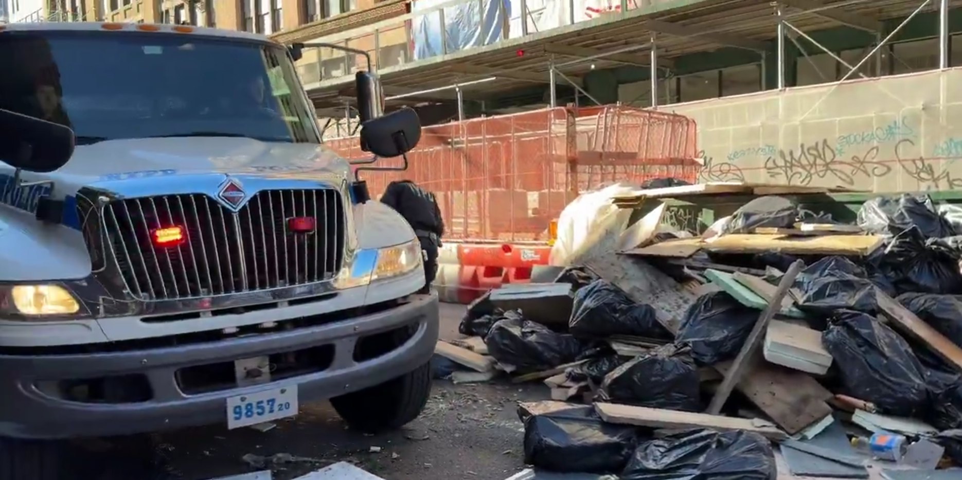 Christina - #BreakingNews Anti-ICE rioters created a 'trash blockade ...