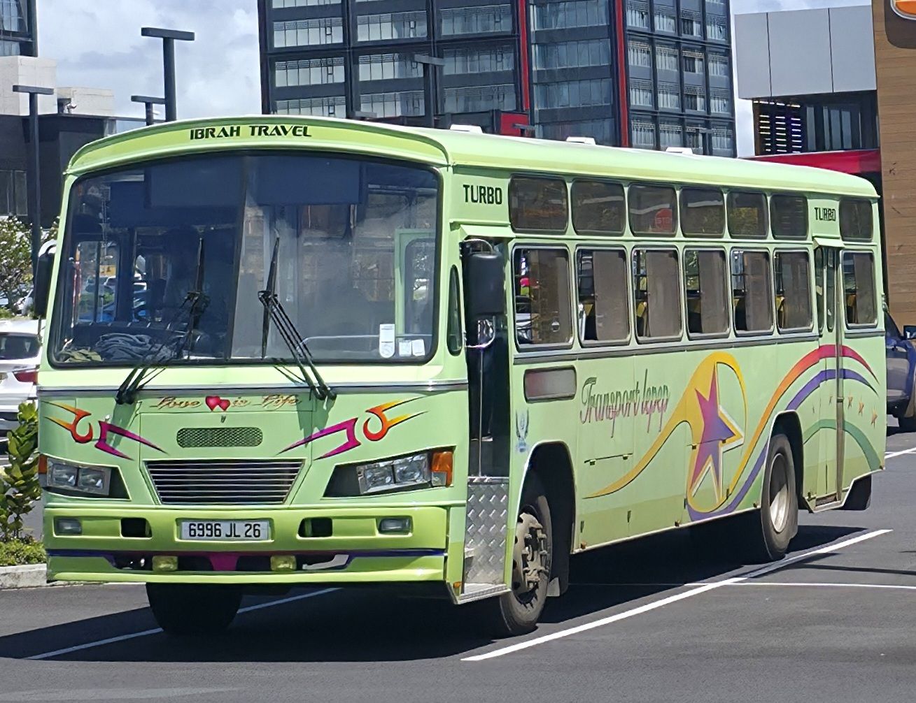 ZHENGZHOU YUTONG BUS CO LTD ZK6118HGA JAPAN AIRLINES 6046 JU 23 BOCSF