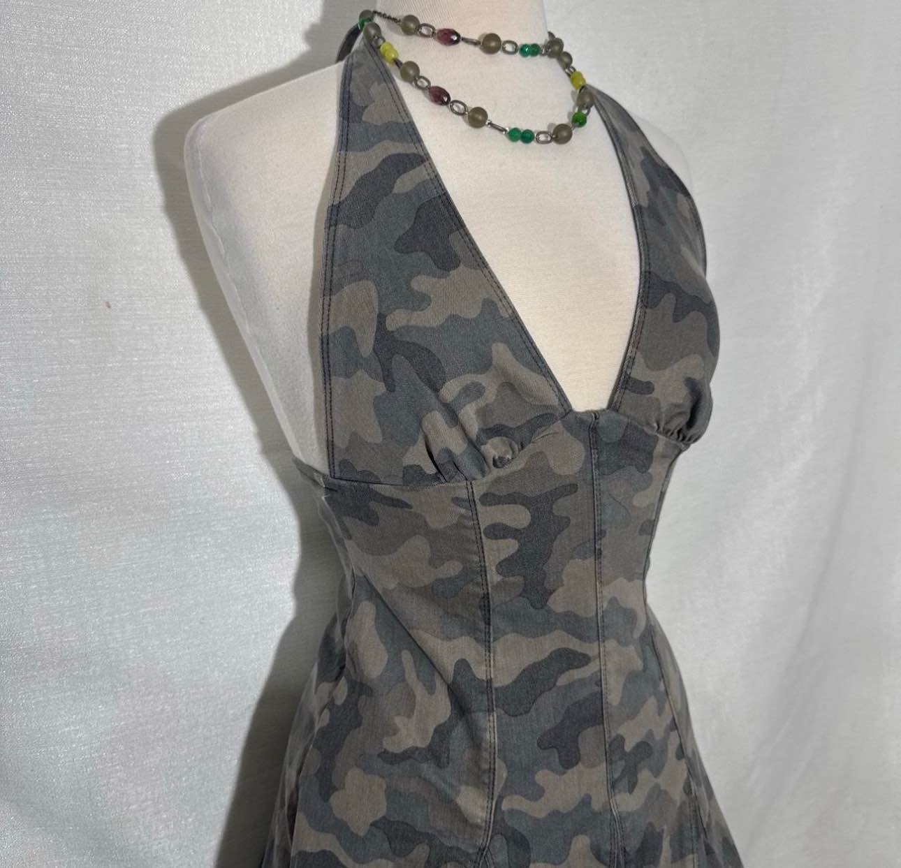 camo denim dress Kimchi Blue halter features a camouflage print and a raw-edge fringe hem 💚🖤 #mini #halter #dress #festival #corset Featuring a trendy combination 70s inspired Black and White Plus Style:Queen Alex Reuniontower