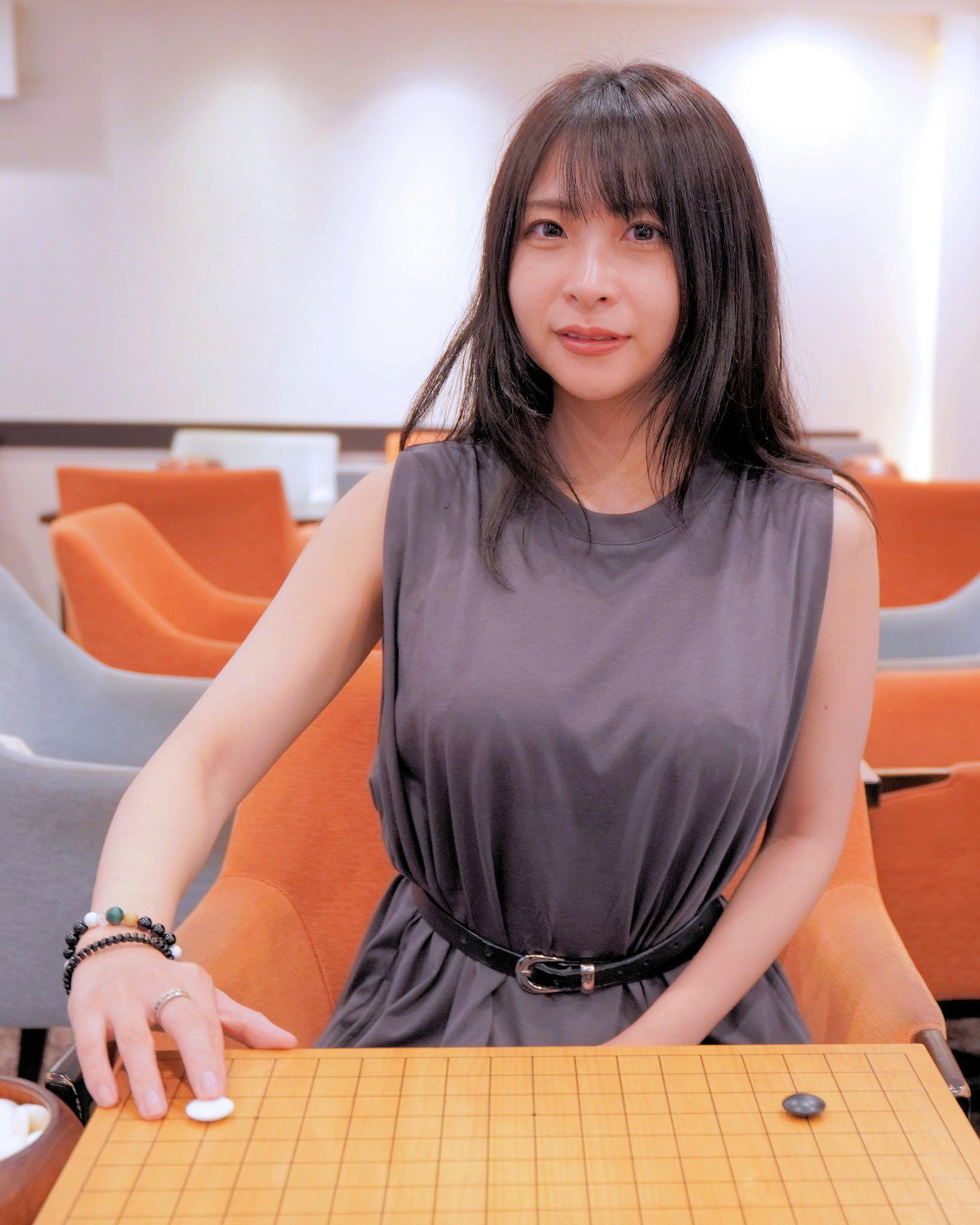 貓劍客 圍棋道場 - 因跟三島響合照意外被討論的上村花音業餘5段... | Facebook