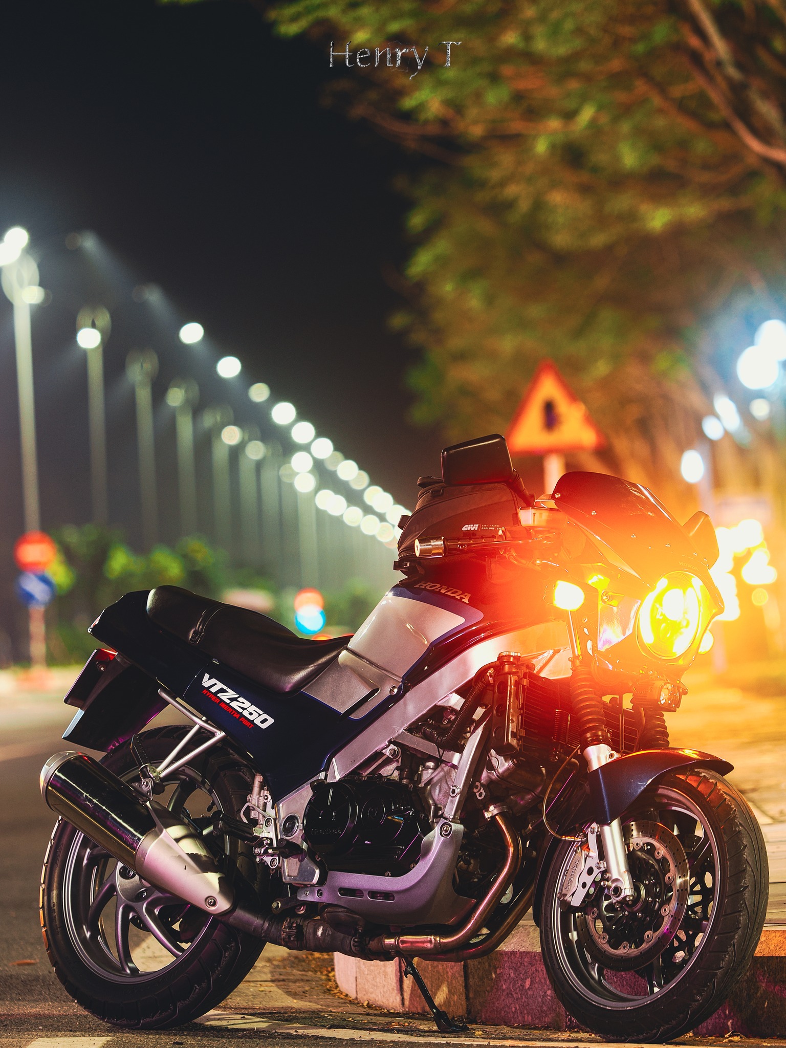 Riding a 1986 Honda Vtz250 with a VFR750F RC36 engine