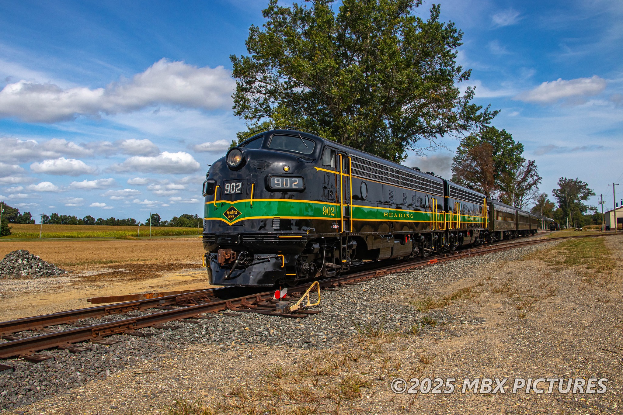 MBX - Front-End F Unit Friday - Reading on the Woodstown Central In the ...