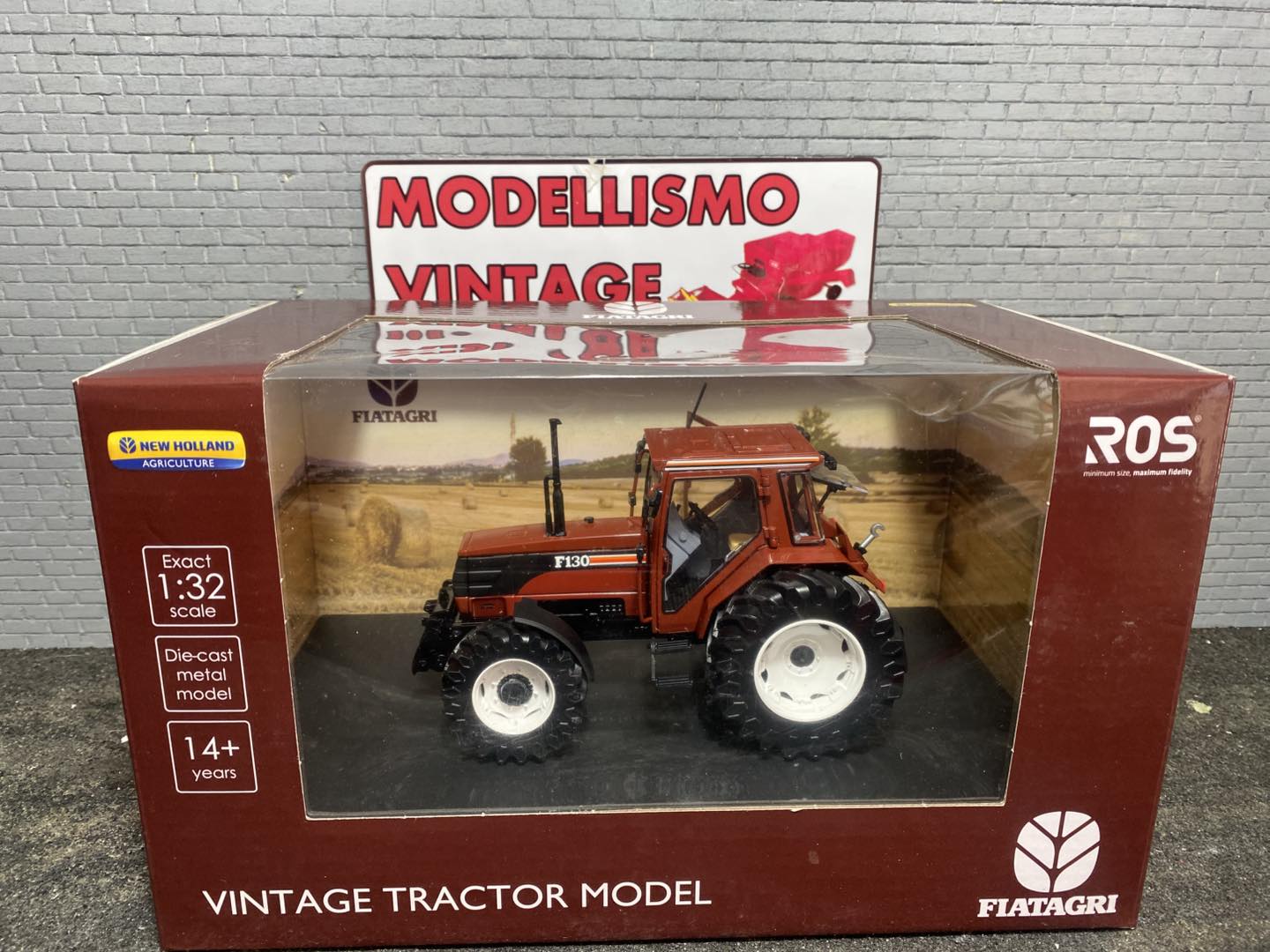 Universal Hobbies UH6058 TRATTORE FIAT 880 DT 1:43 Modellino