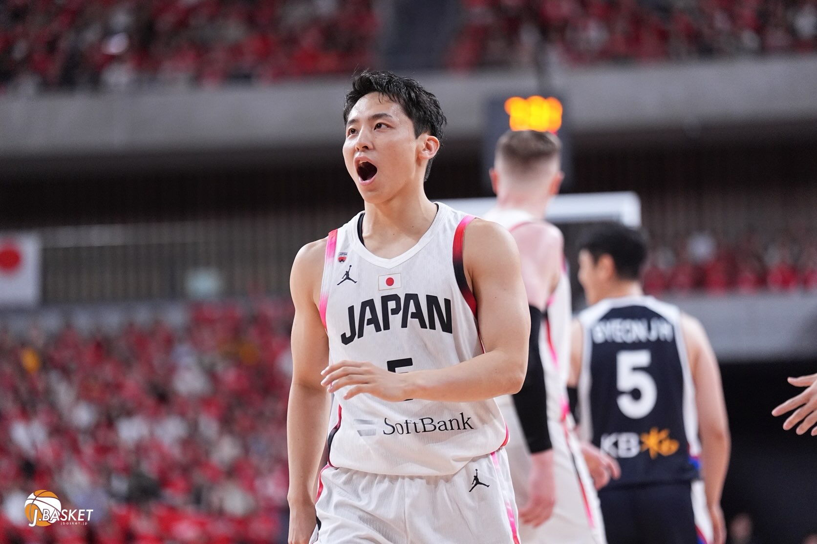 Bリーグ】渡邊雄太が千葉ジェッツのユニフォームをまとって初登場 