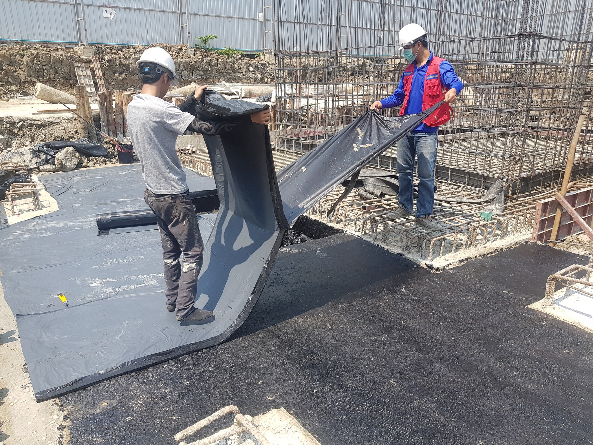 ระบบงานกันซึมภายนอก ชั้นใต้ดิน บริเวณ Water tank ติดตั้งด้วยการปูแผ่น ...