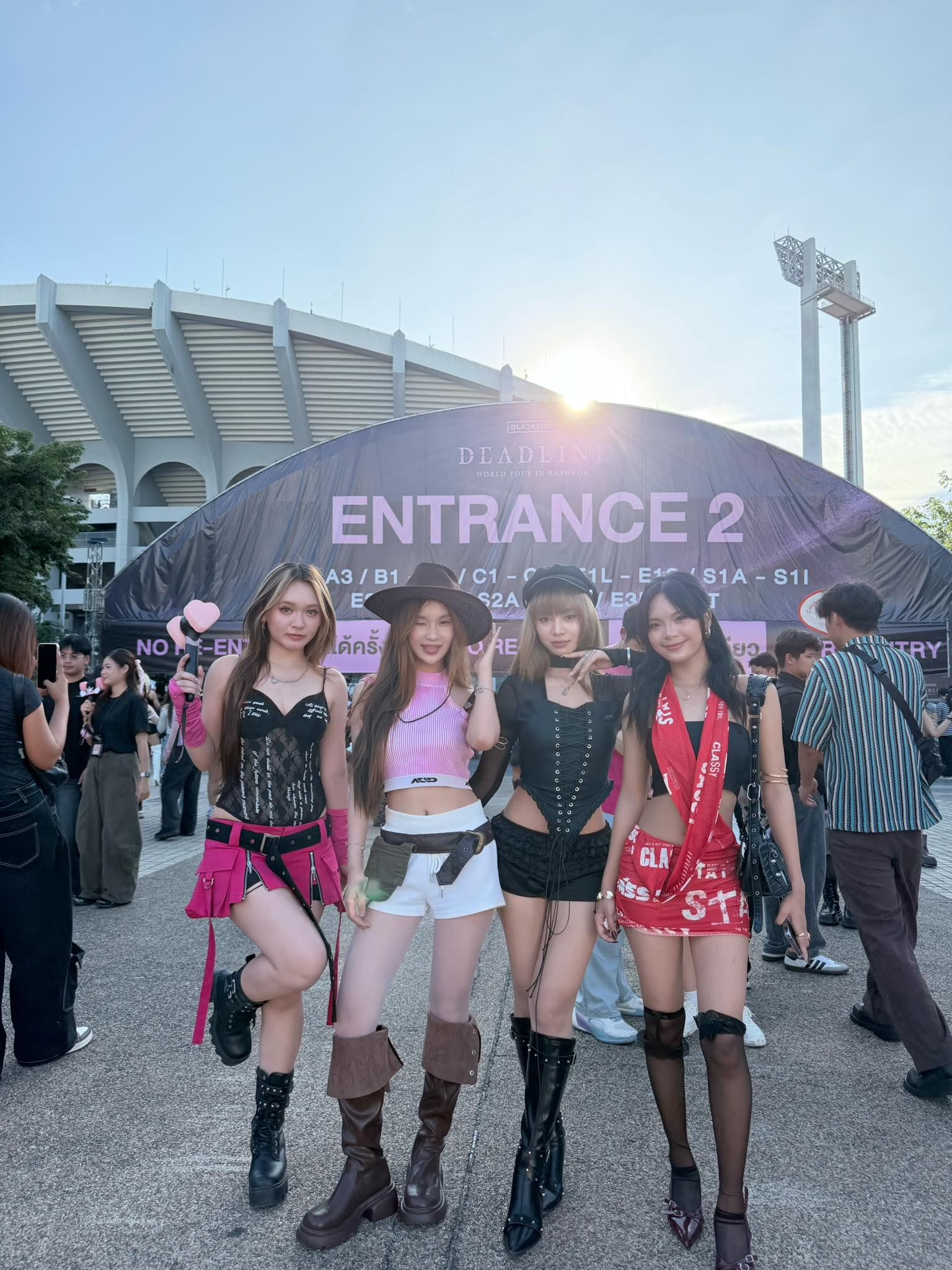 M.VIIZ - M.VIIZ IN YOUR AREA 🖤🩷 - blackpink world tour in bangkok ...