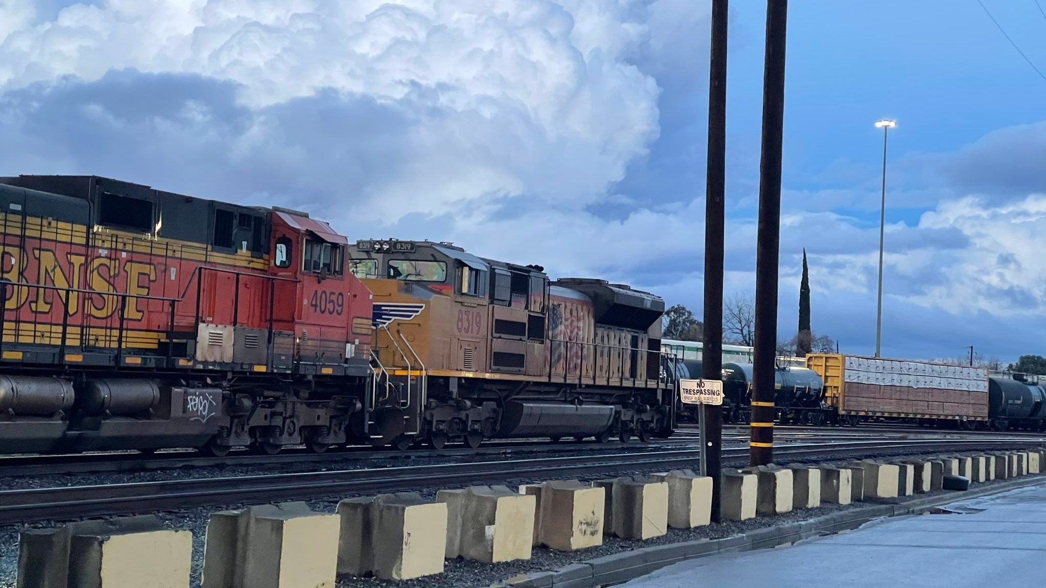BNSF and NS trains spotted in Mormon Yard, Stockton