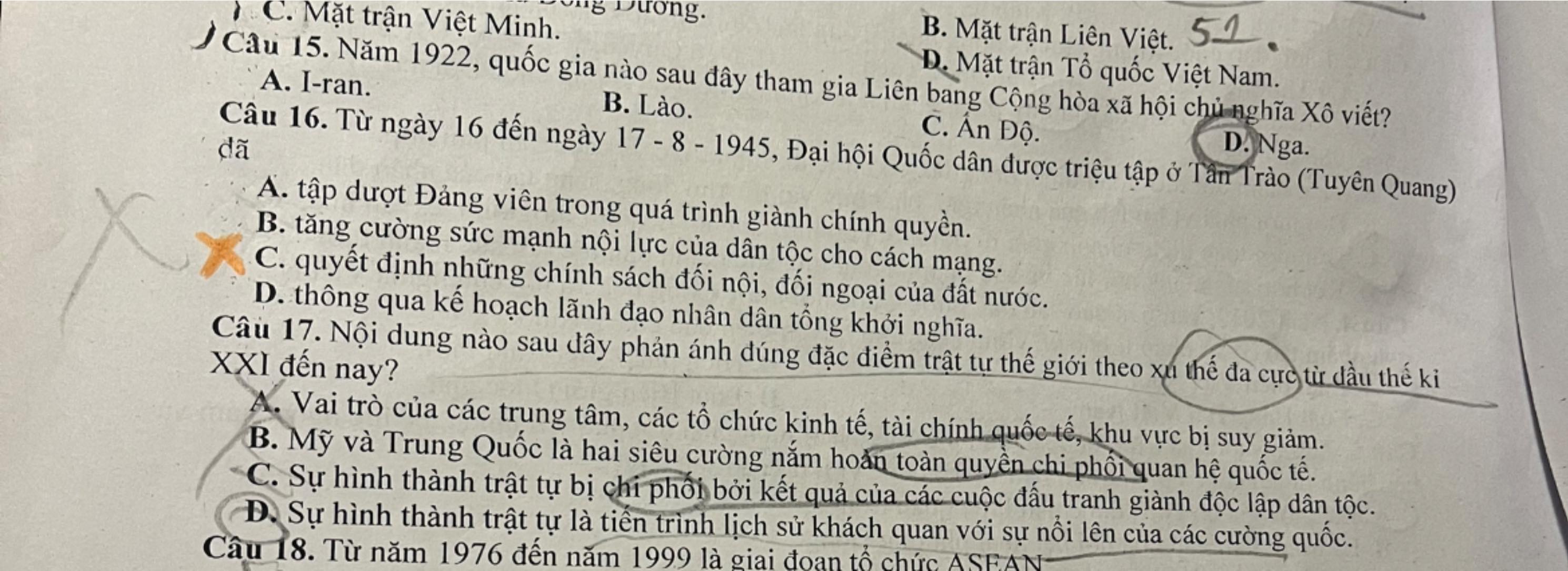 Mn cho e hỏi, ở câu 16 em học ở sách live C sử cô Sen và tra gg về 