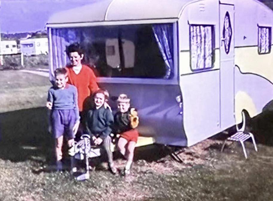 CARAVAN【希少】Vintage 1970年代 Here's one from 1970, do you remember those caravans?
