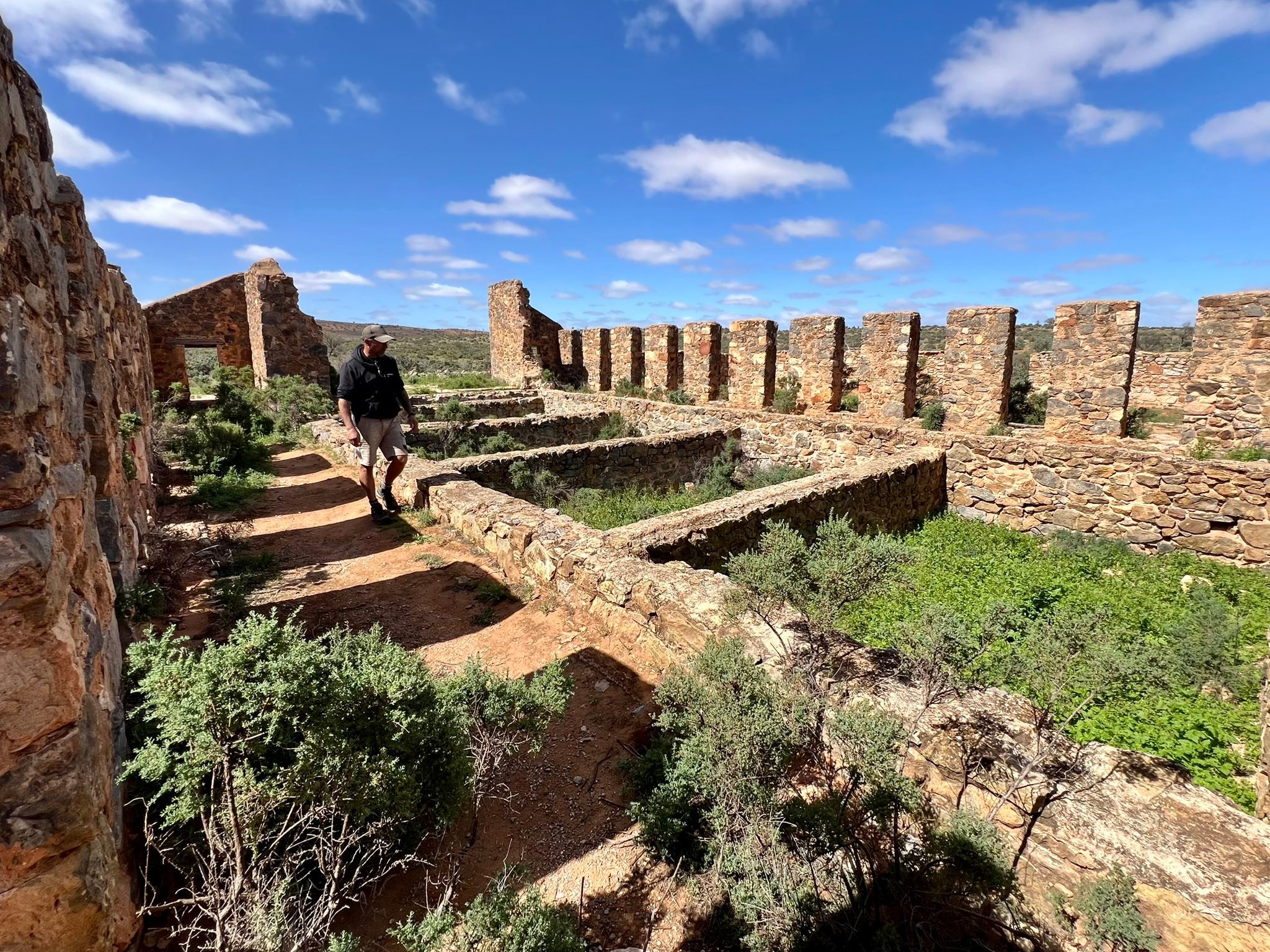 Explore Outback SA - the Flinders Ranges/ Oodnadatta Track/ Stuart Highway