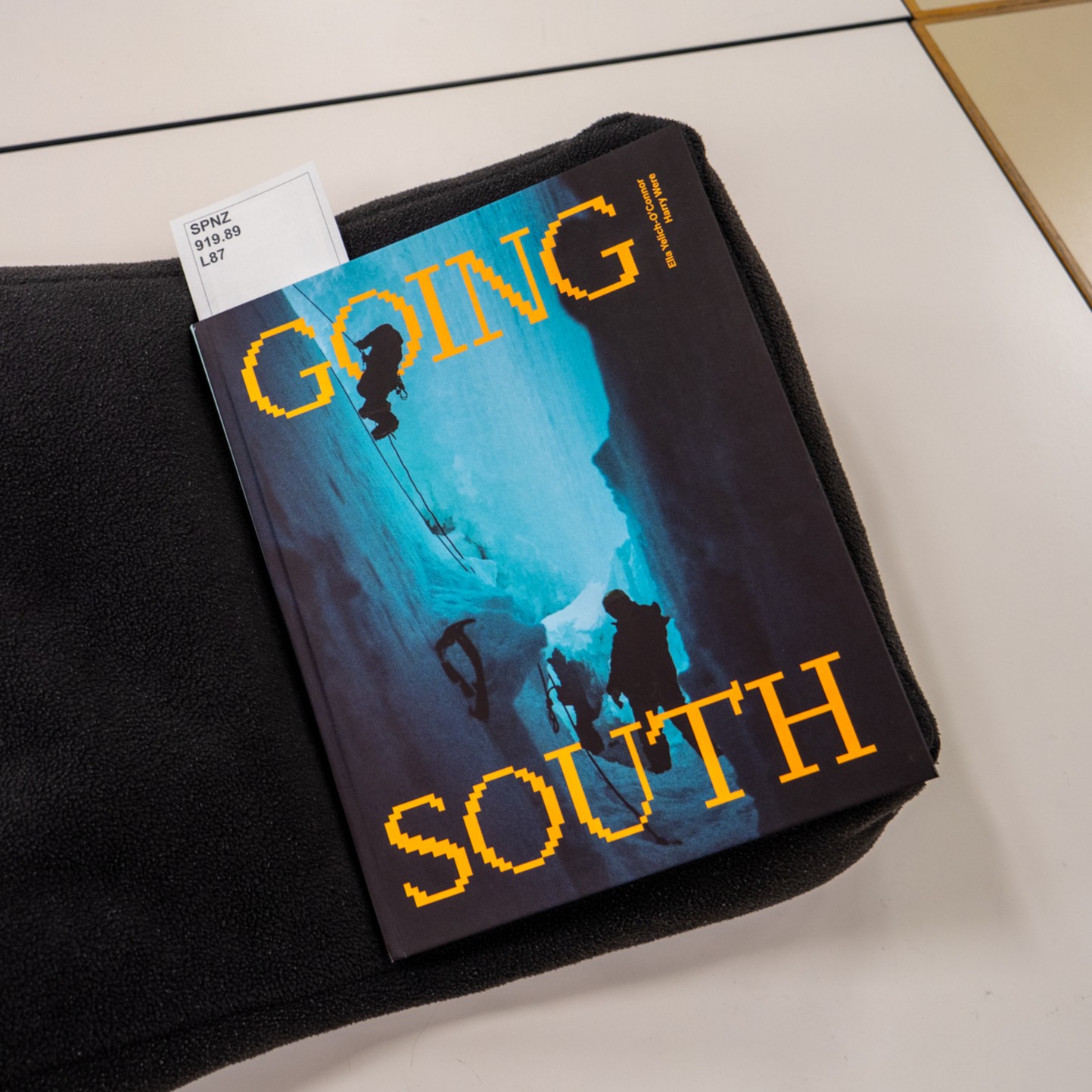 アート・デザイン・音楽 Going South Ella Yelich-O'Connor (Lorde) Today is World Rare Book Day, and we wanted to show off a unique