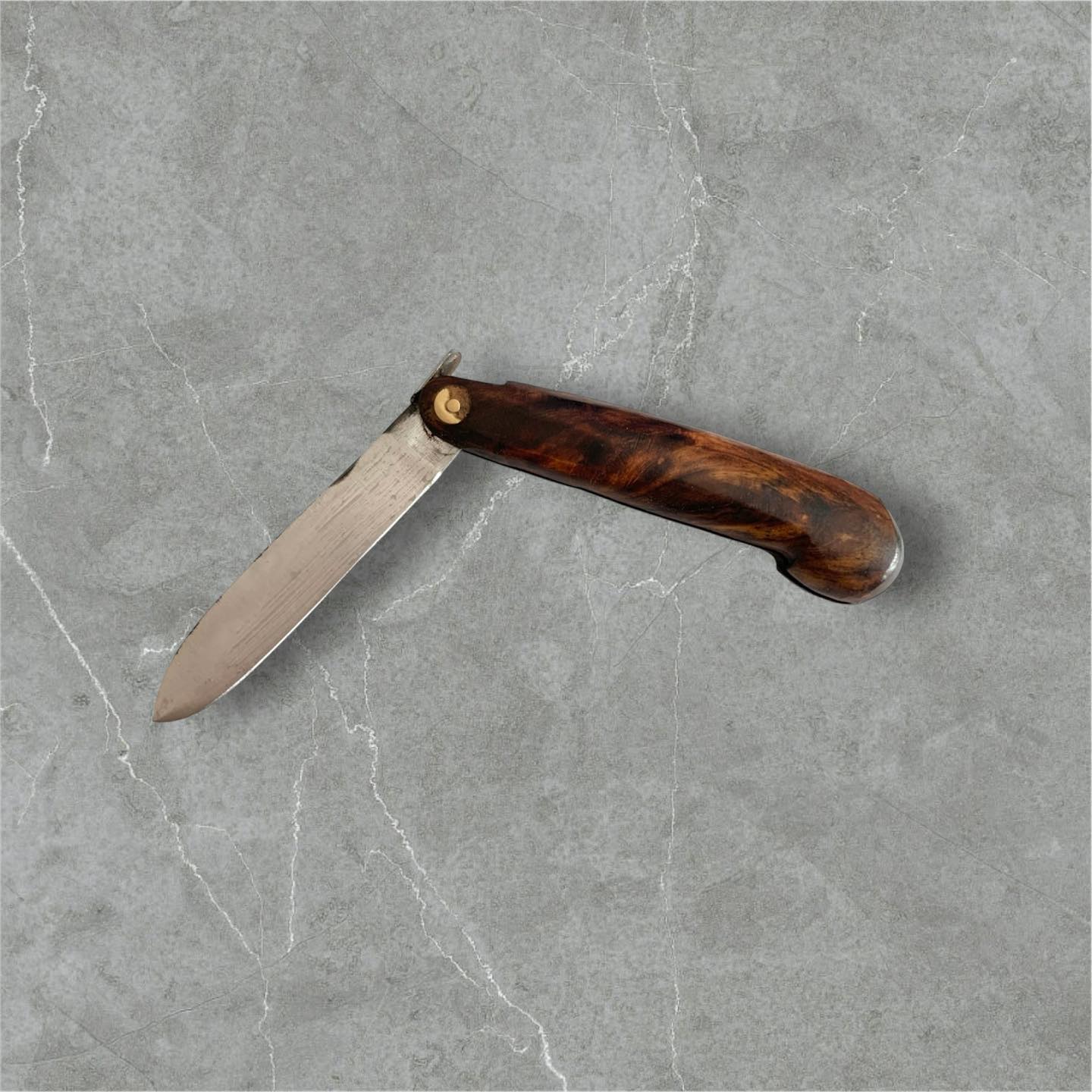 French pocket knife historical design nuances