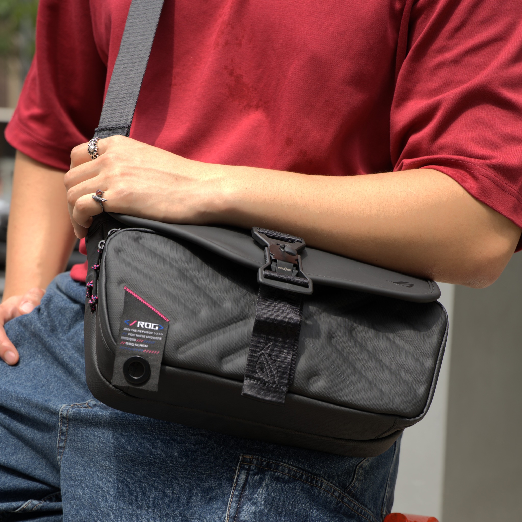 ASUS - The ROG Slash Sling Bag 4.0 is built like a proper daily 