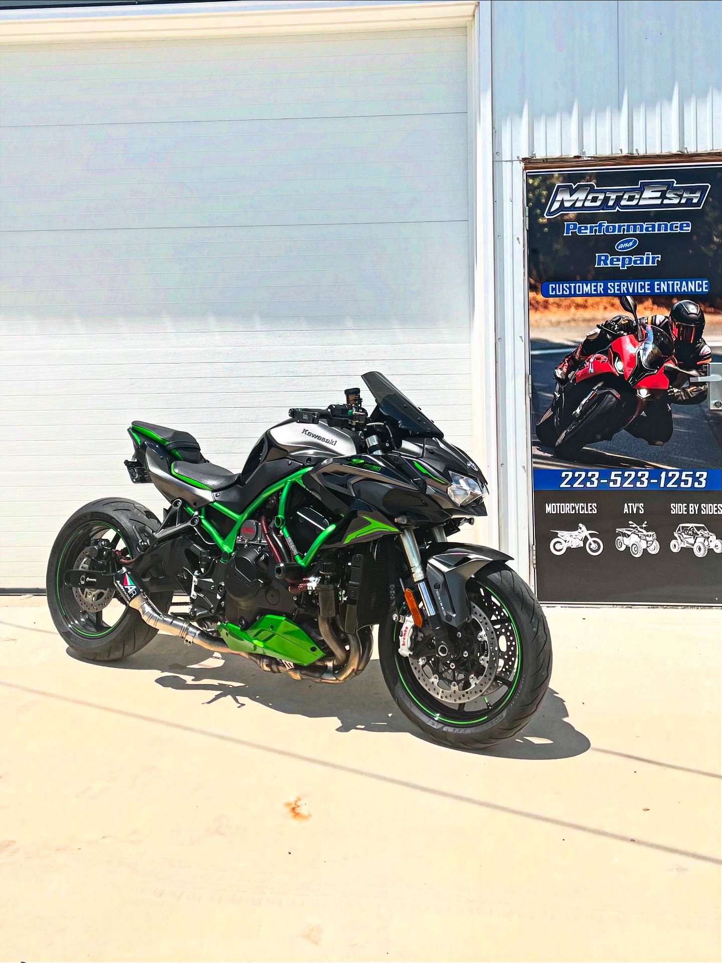 Supercharged Monday! This beautiful 2025 Kawasaki ZH2 is running