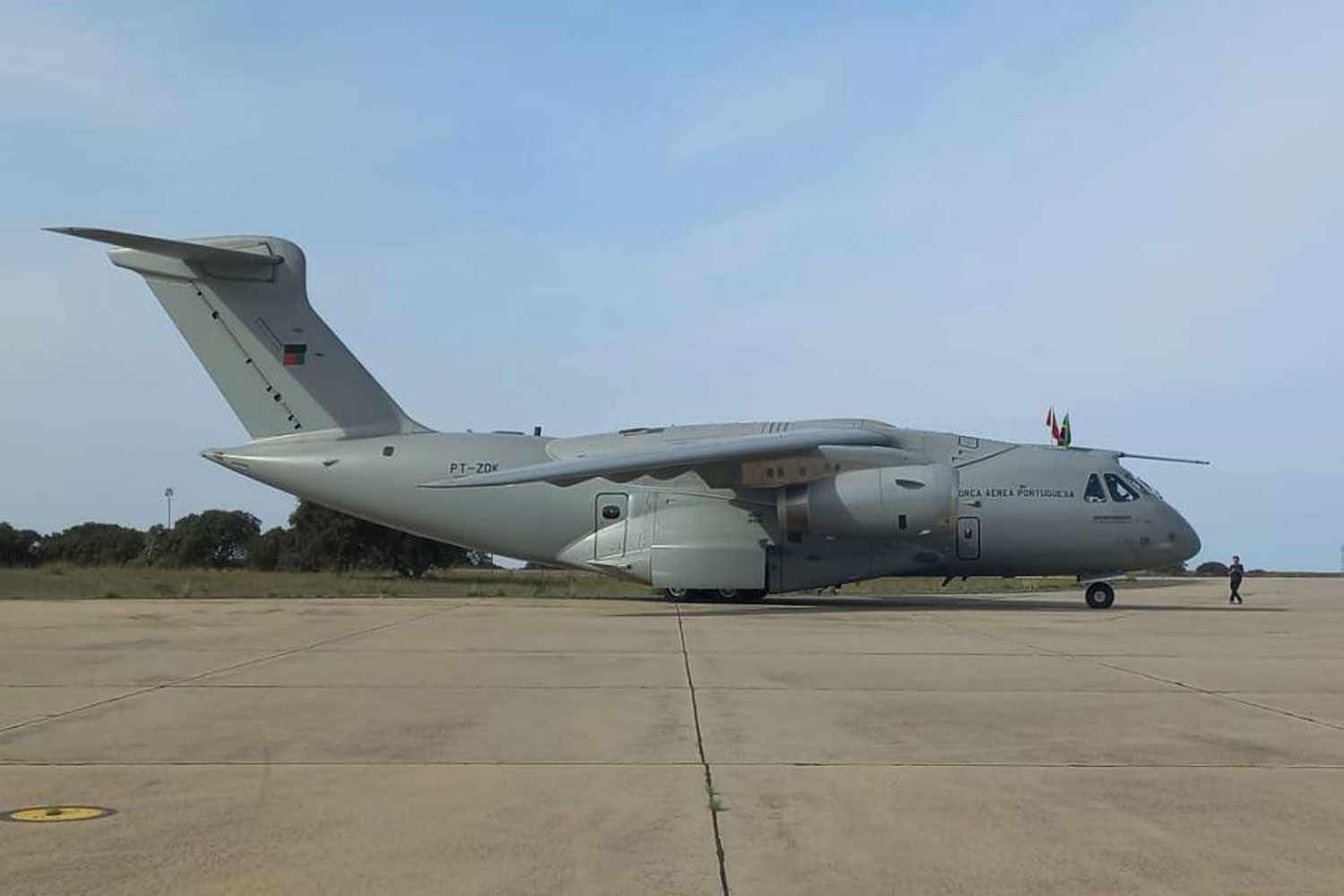 Aviação - Portugal lucra 45 milhões de euros com a compra do Embraer KC ...