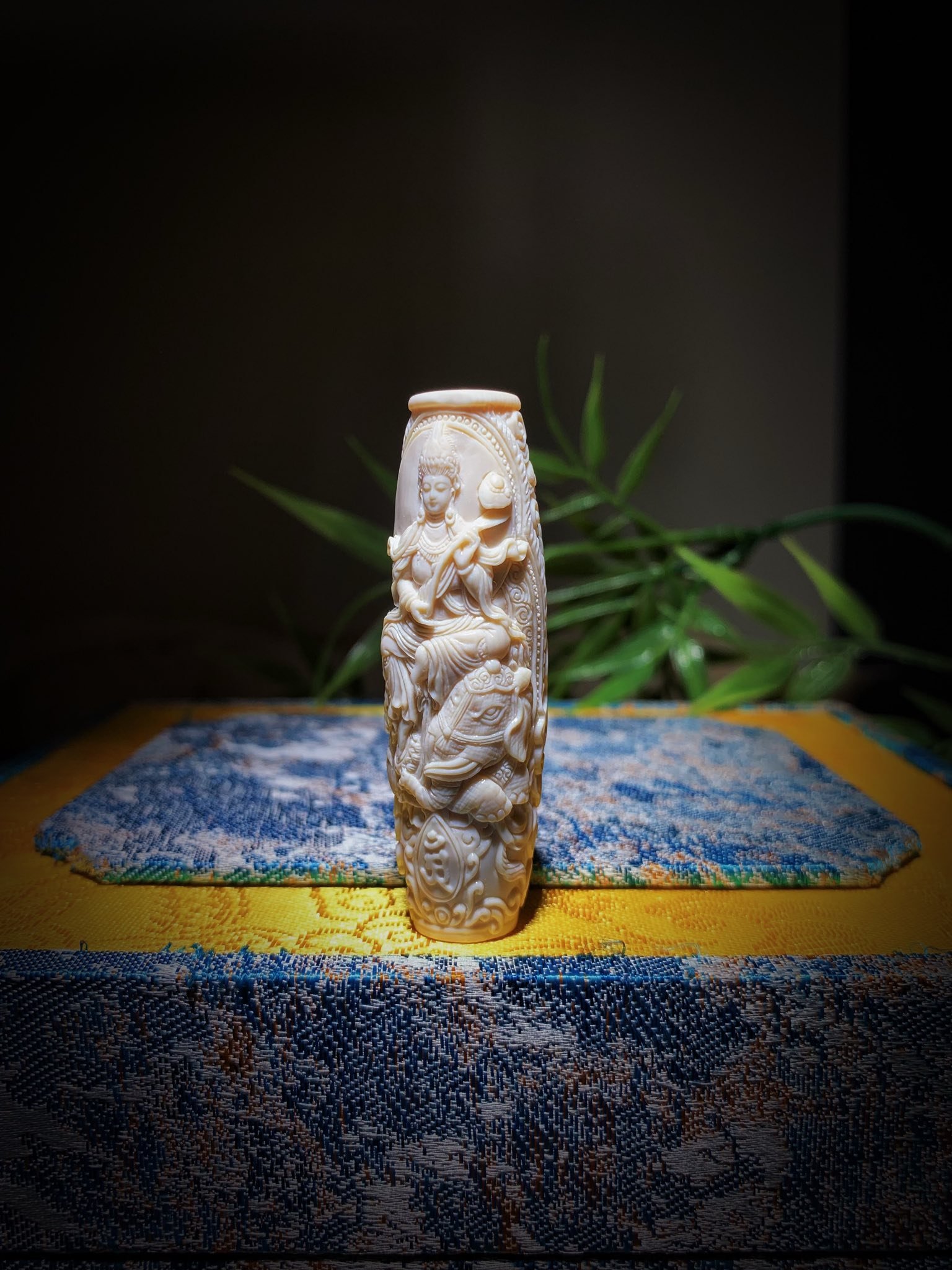 白鹤童子阐教嫡系仙童，司天界传旨、镇煞安身。仙鹤寓长生祥瑞，仙神