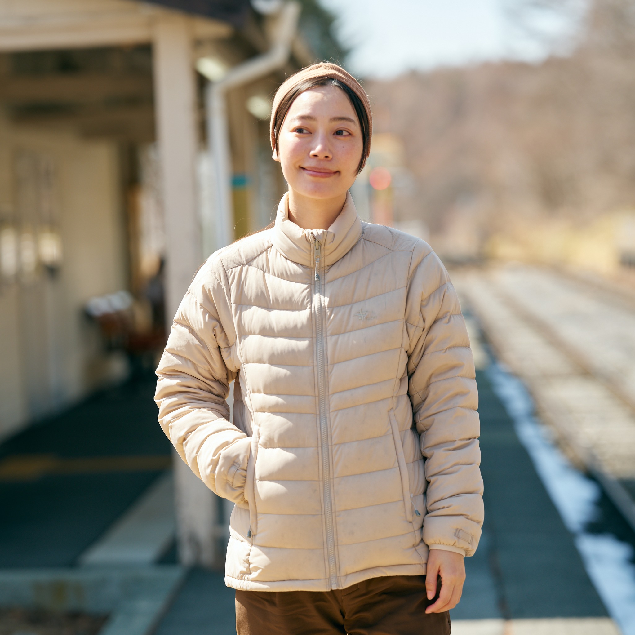 PF Unit Down Jacket】 落ち着きのあるマットな質感のウーリータイプの 