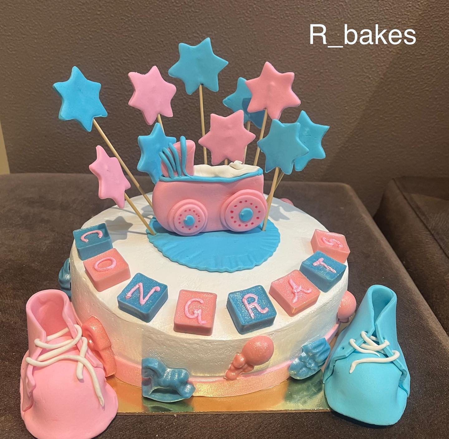 Ruki dodeja - Baby shower cake 🦋💖... | Facebook