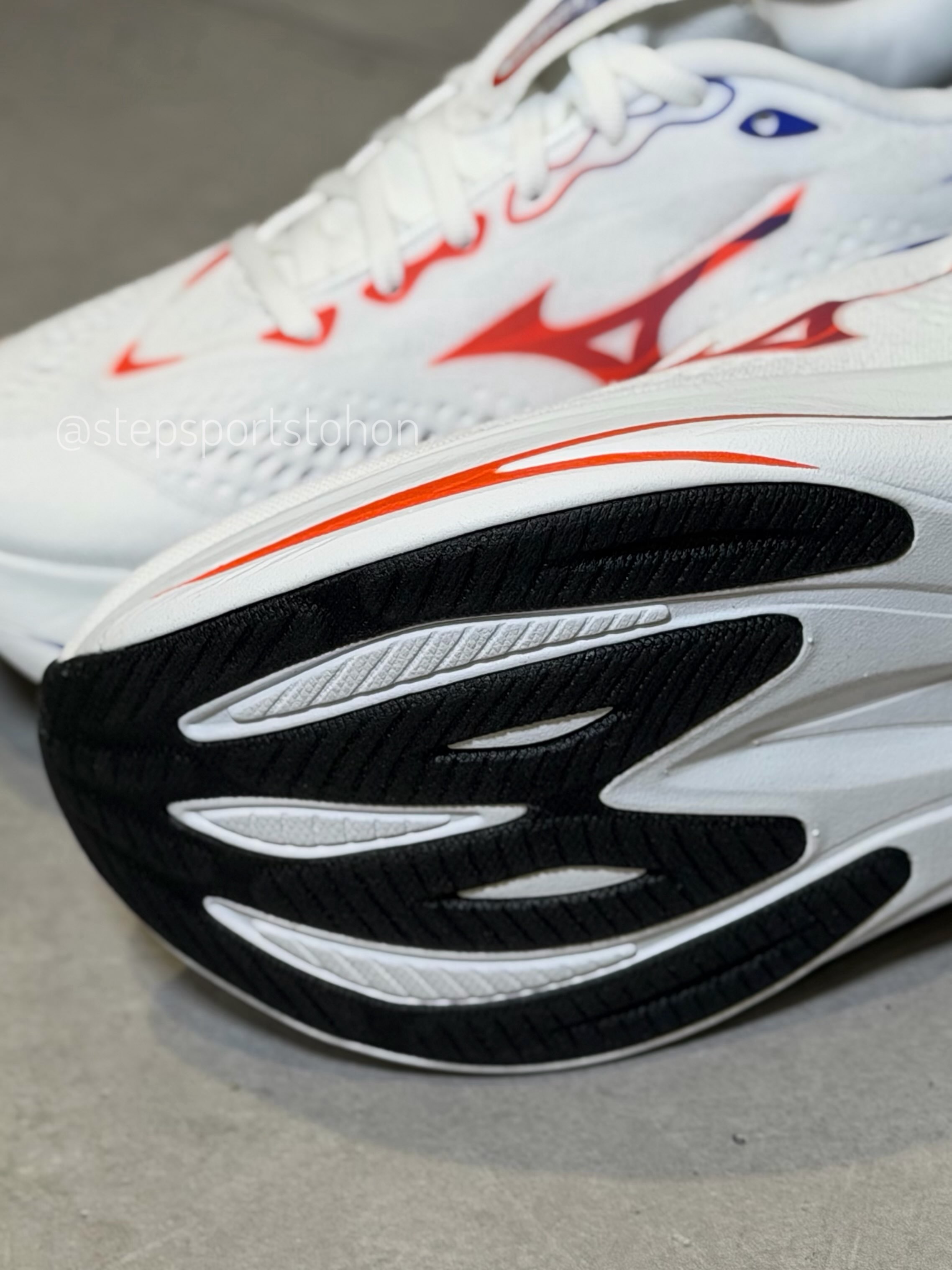 nike ［DRAGONFLY 2 RSG］ ステップ限定カラー!! 走るのが楽しくなる