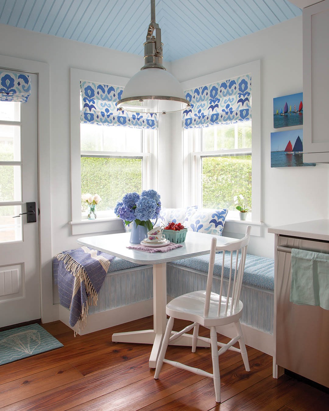 The Cottage - This charming Nantucket cottage is filled with cozy ...