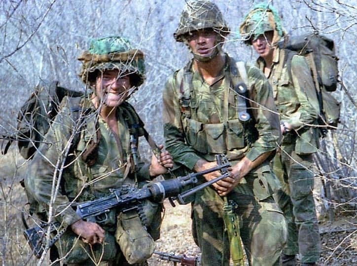 Guerras - EN: Rhodesian SAS using a modified RPD 7.62x39mm LMG. ES: SAS ...