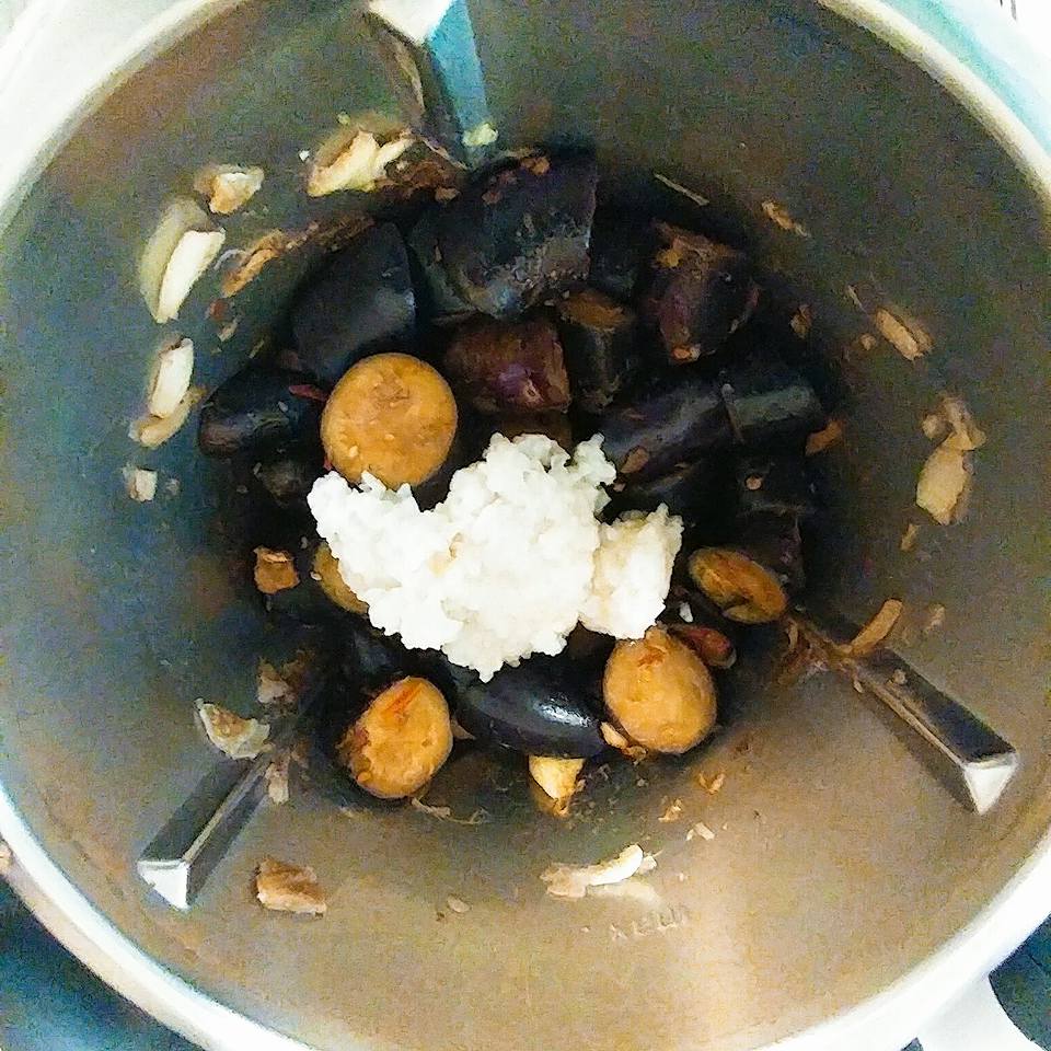 PERRY - 2b. Add eggplants in TM bowl, cook 10 min/ 100*C / speed 0.5 ...