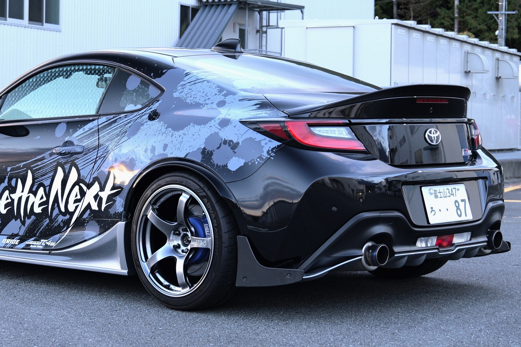 HKS Fender Molding for GR86/BRZ For those who care about the 