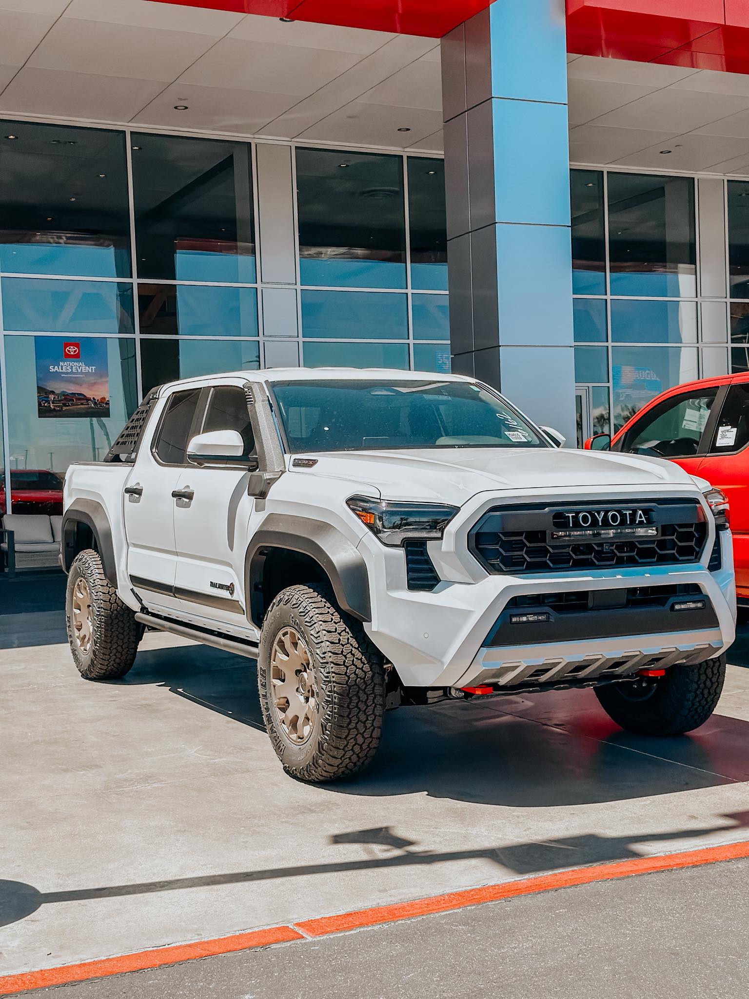 2023 トヨタ・タコマ トレイルハンター　(ホワイト) 2023 Toyota Tacoma Trail Hunter spotted at dealership