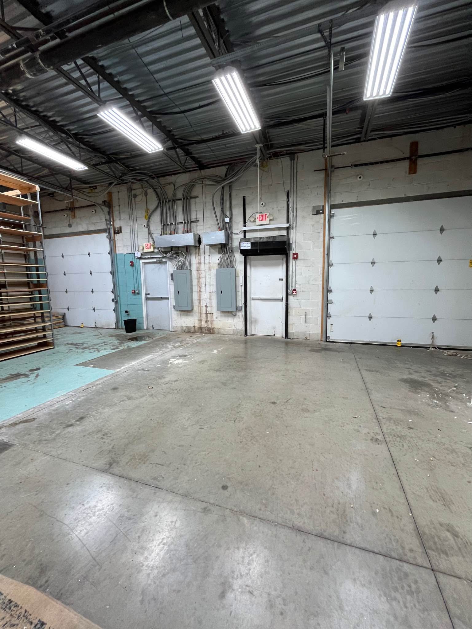 Large Commercial Garage Space For Rent (5,000sqft) - Property Rentals ...