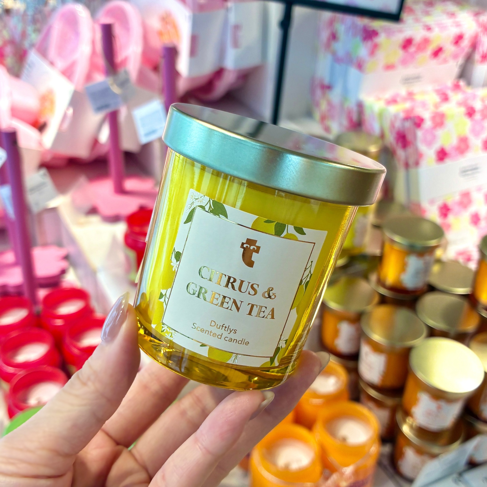 見てかわいい💕 香ってしあわせ🕯️ カラフル全開なキャンドルで、気分