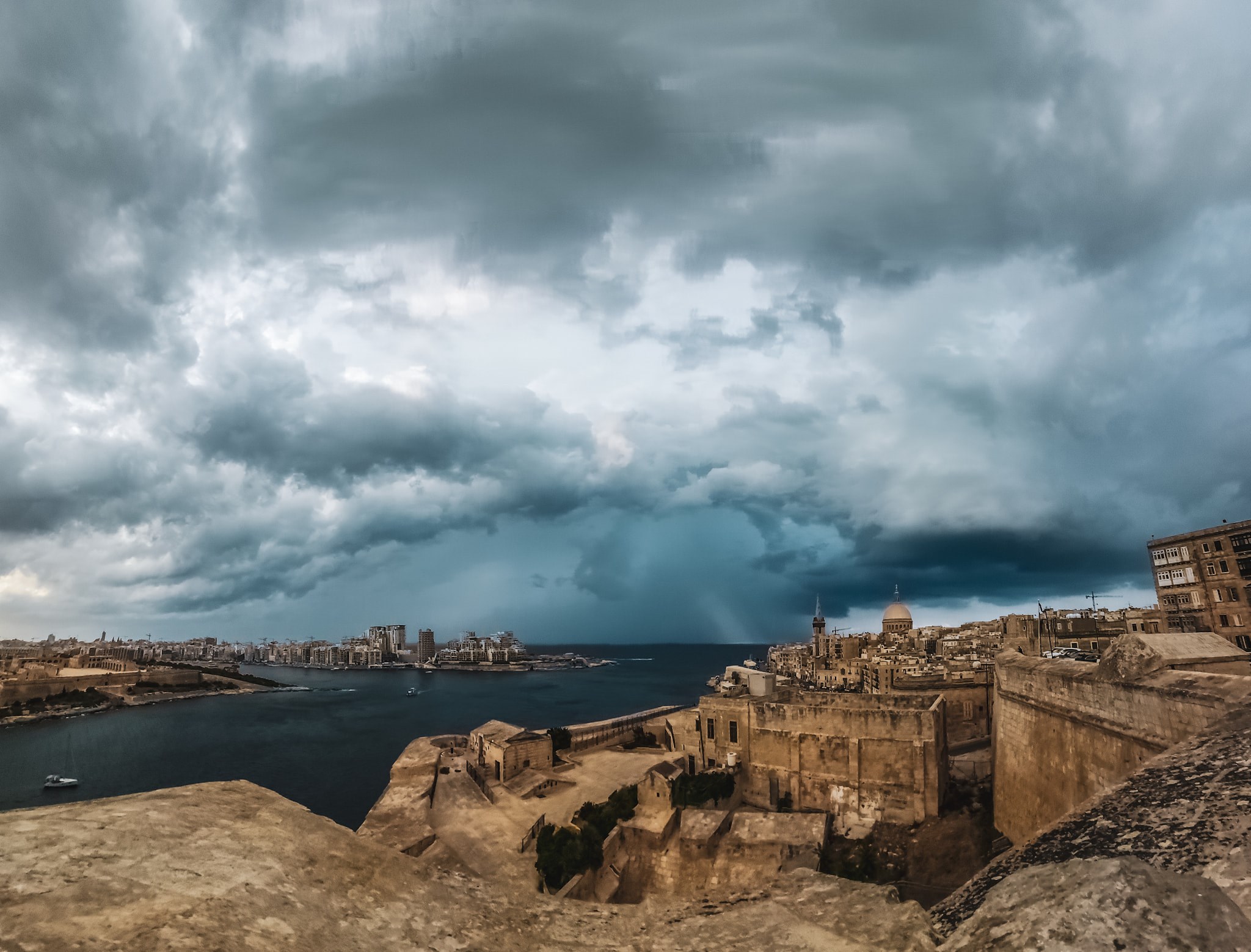 Malta Weather - Is this the weather you love? 🌦🌧⛈⚡️☔️ RAIN... | Facebook