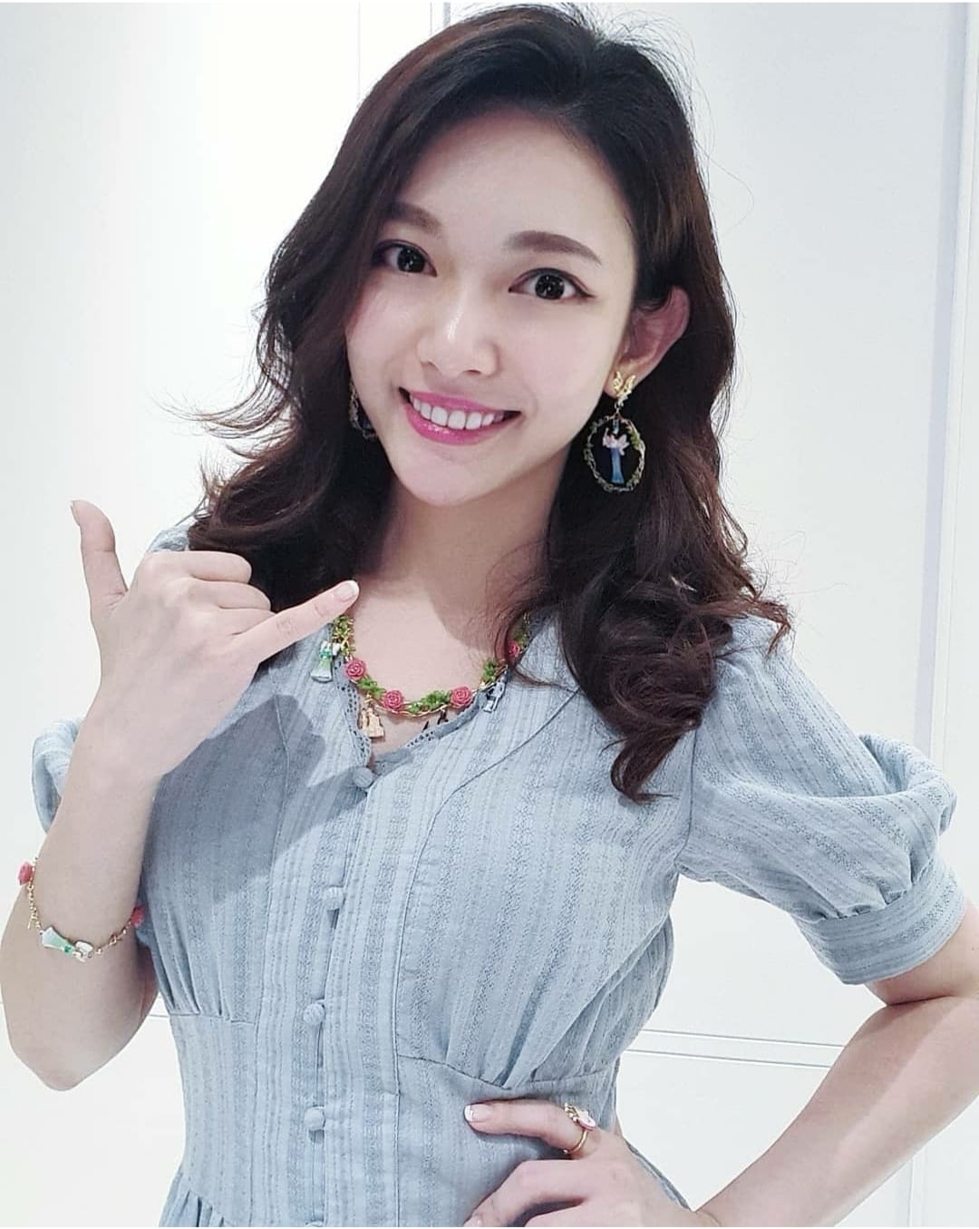 劉宸希主播 Jasmine - Hello👋🏻 預告一下~ 明天8/4 早上6點 已經起床的朋友 記得收看49台... | Facebook