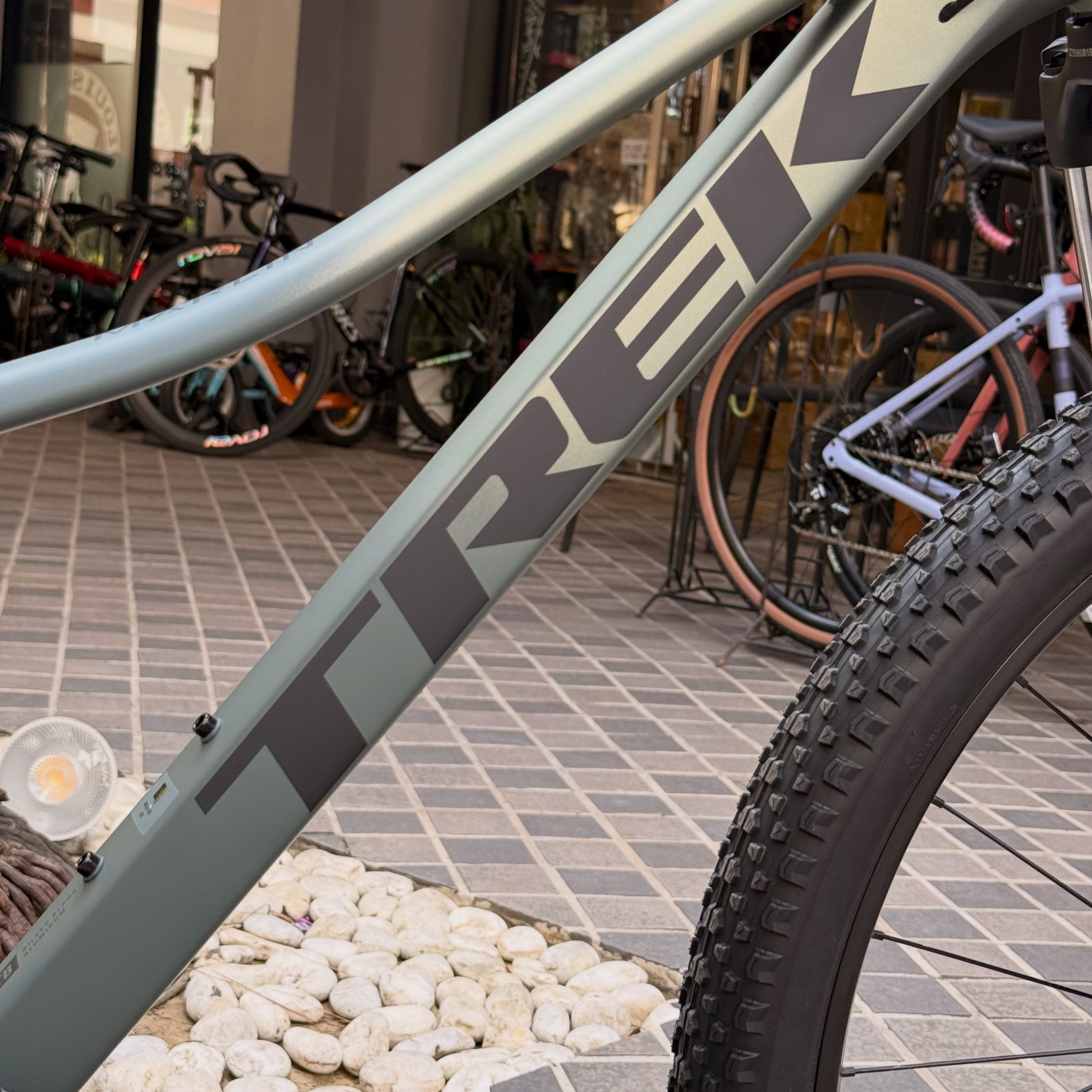 Trek Marlin 6 1x10 Shimano Cues, shimano mt200 hydraulic brake