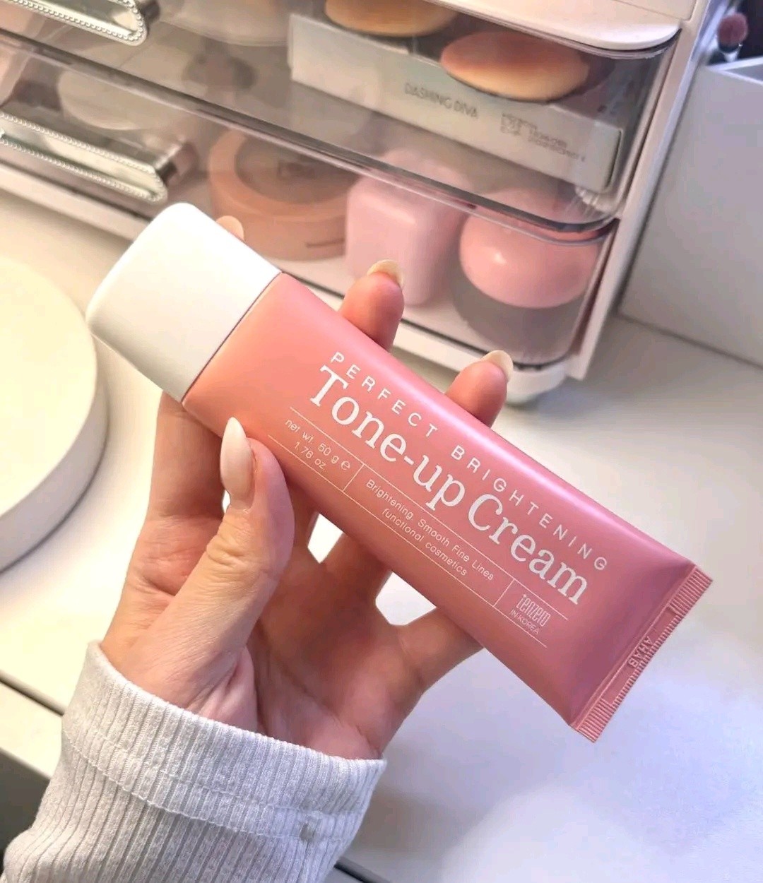 TENZERO Perfect Brightening Tone Up Cream 50g The TENZERO Brightening Tone Up CR is a powerful and holistic skin solution aiming at reviving and transforming dull, tired skin into a more vibrant