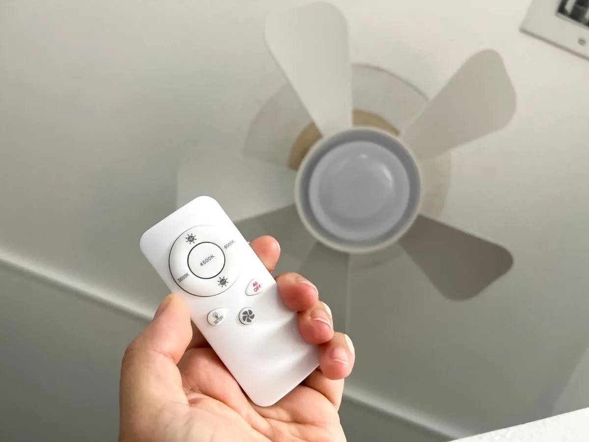 Bell+Howell Socket Fan 15.7in Indoor Ceiling Fan With Warm Light, Remote Control, White