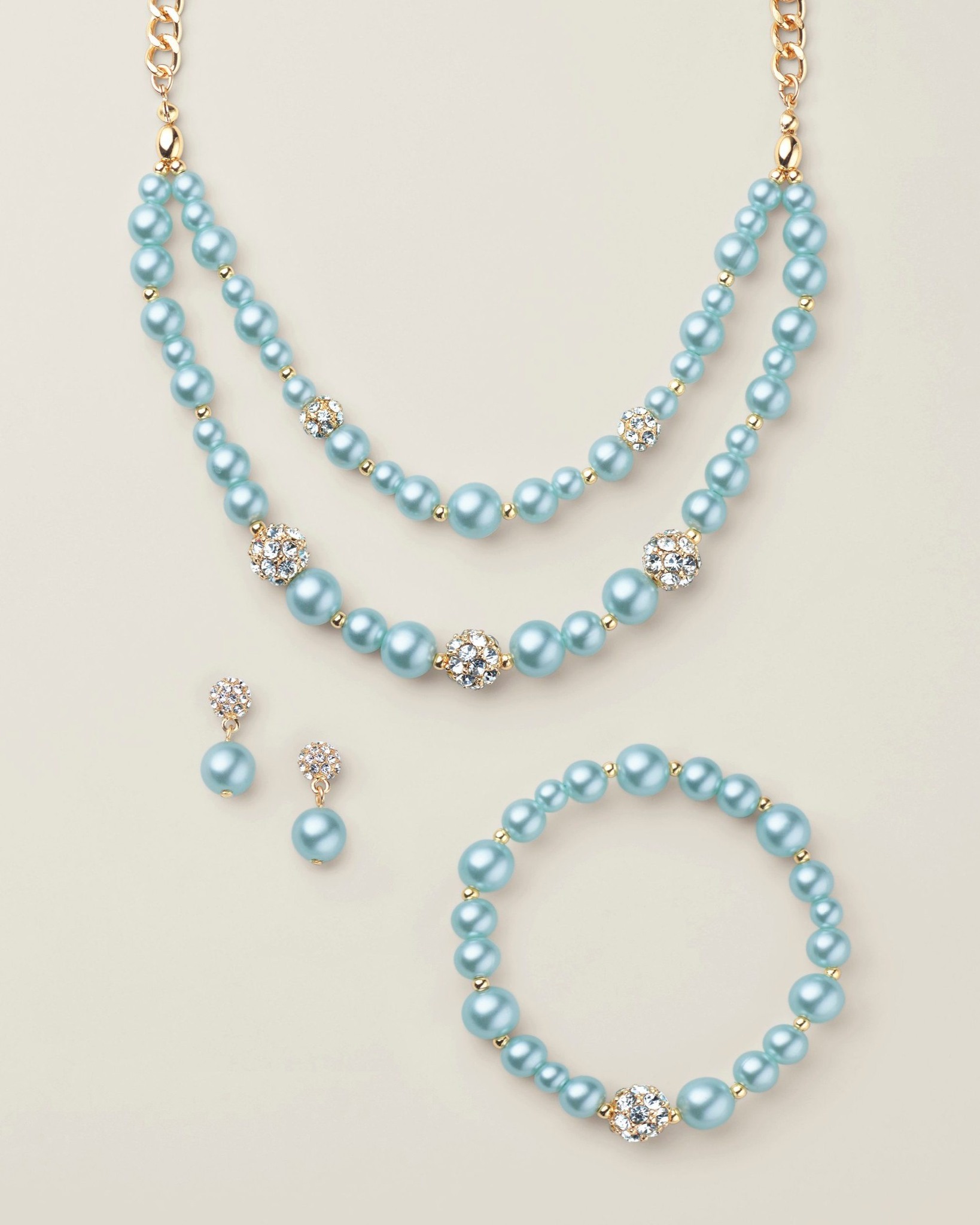 Meet your new obsession, the Ice & Allure 3-Piece Pearly Set 