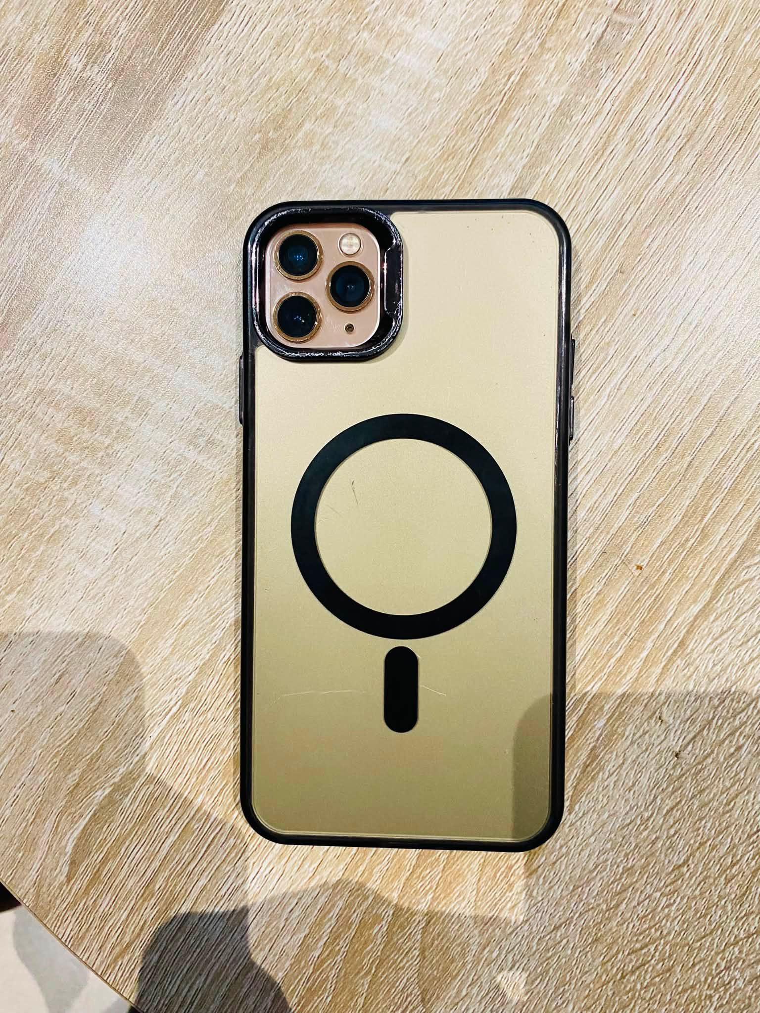 iPhone 11 Pro Max up for grabs 256 gb No cracks True Tone On No