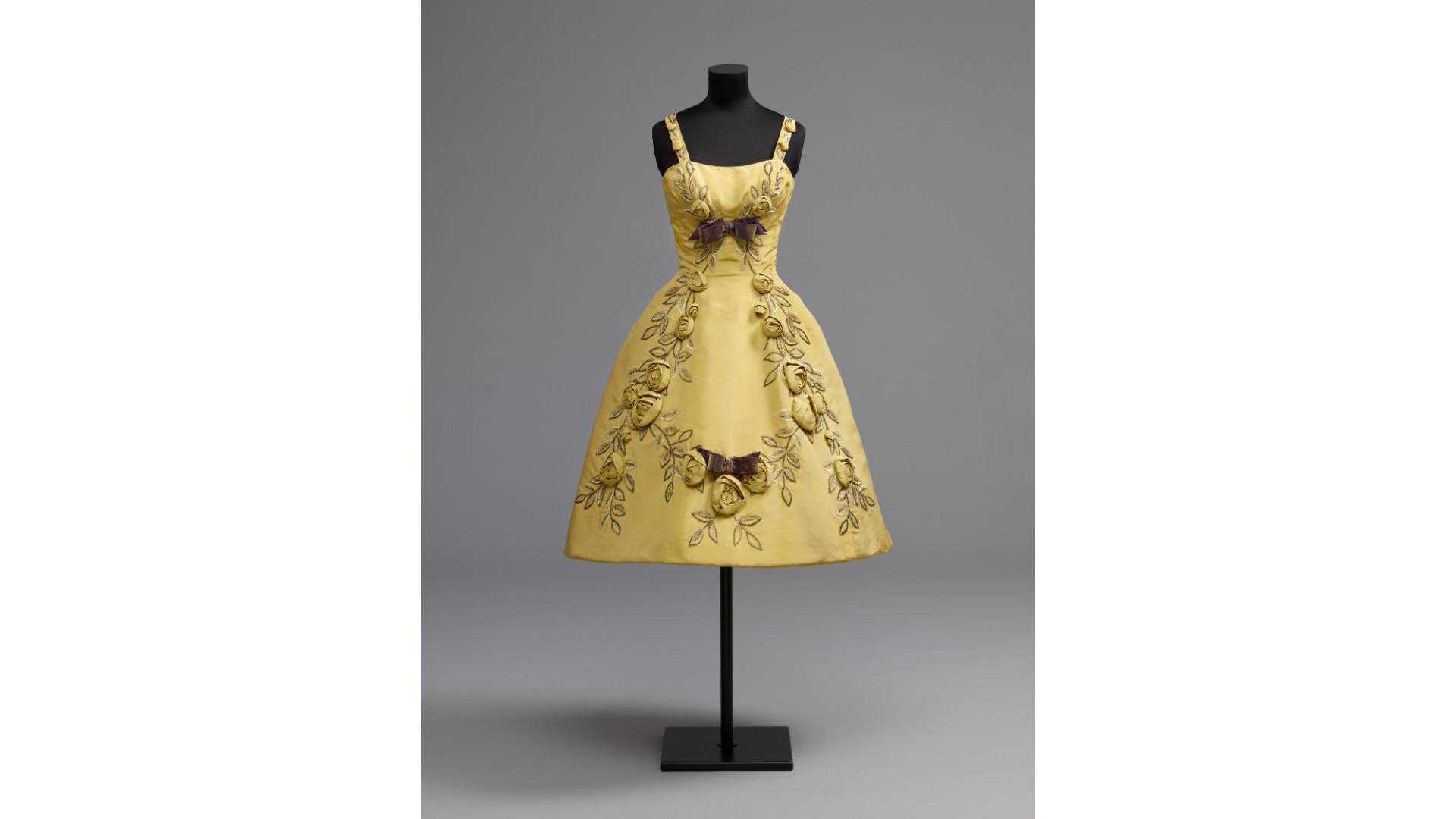 womens yellow cocktail dresses Lemon Button-Up Swing Dress - Small Be the star of Lace Up Dresses Are there local consignment SIZE:R FAIRYTALE 5