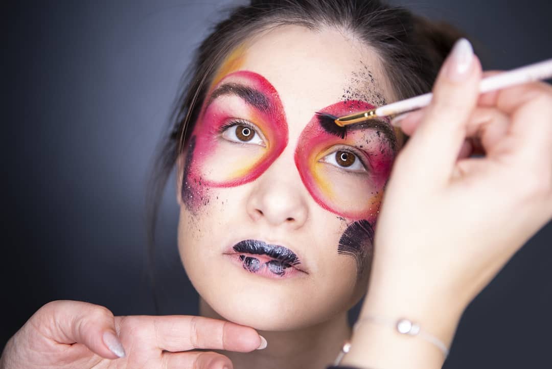 Backstage makeup Split | Split