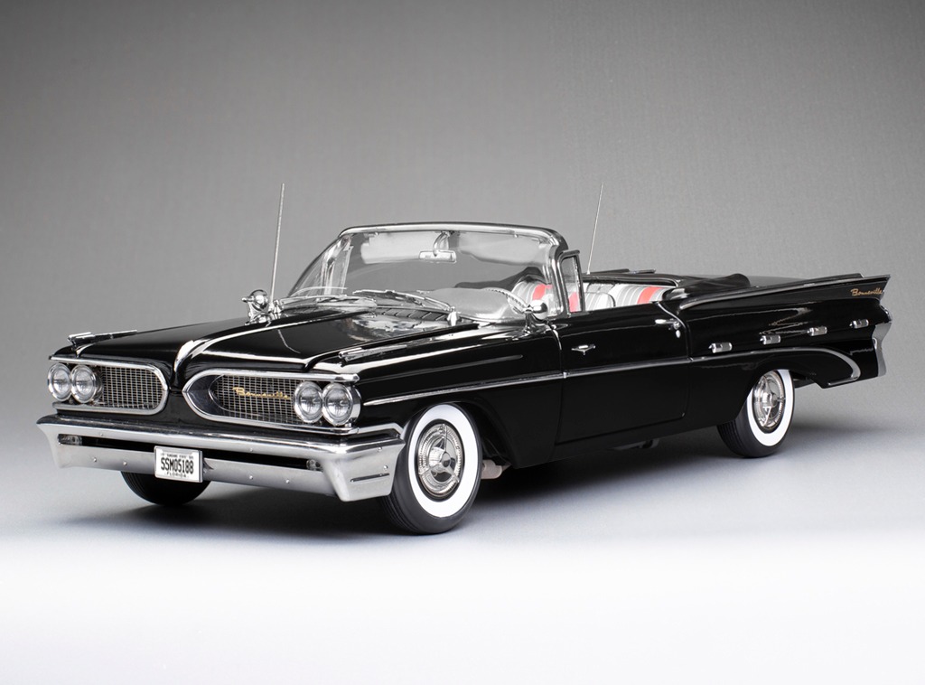Item No : 5188 Scale : 1:18 1959 Pontiac Bonneville Open