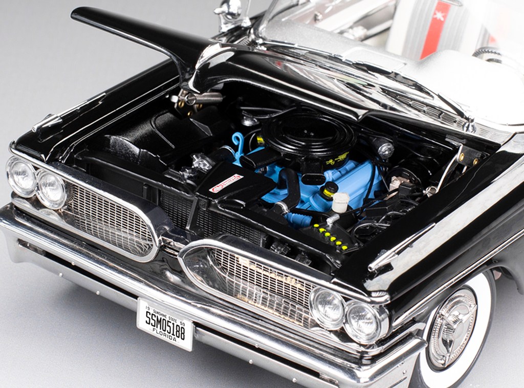 Item No : 5188 Scale : 1:18 1959 Pontiac Bonneville Open