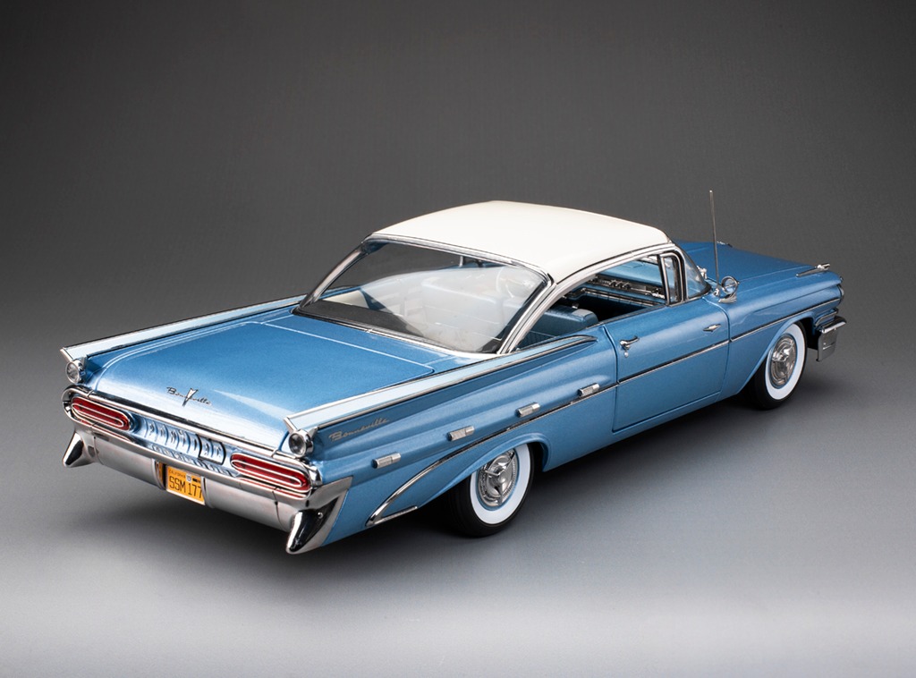 Item No : 5177 Scale : 1:18 1959 Pontiac Bonneville Hard Top