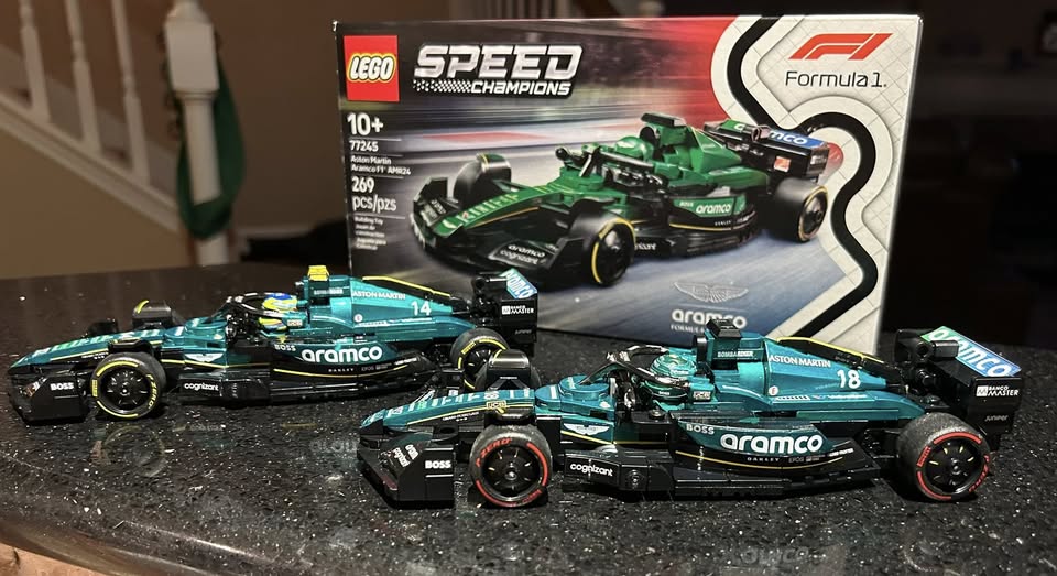 Set Di Mattoncini Tecnici Formula 1 Aston Martin F1 Alonso 1089 Pezzi Per Bambini