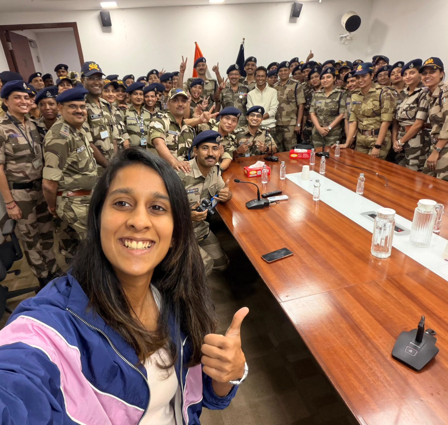 CISF personnel gave a warm welcome to... - Cricket Universe | Facebook