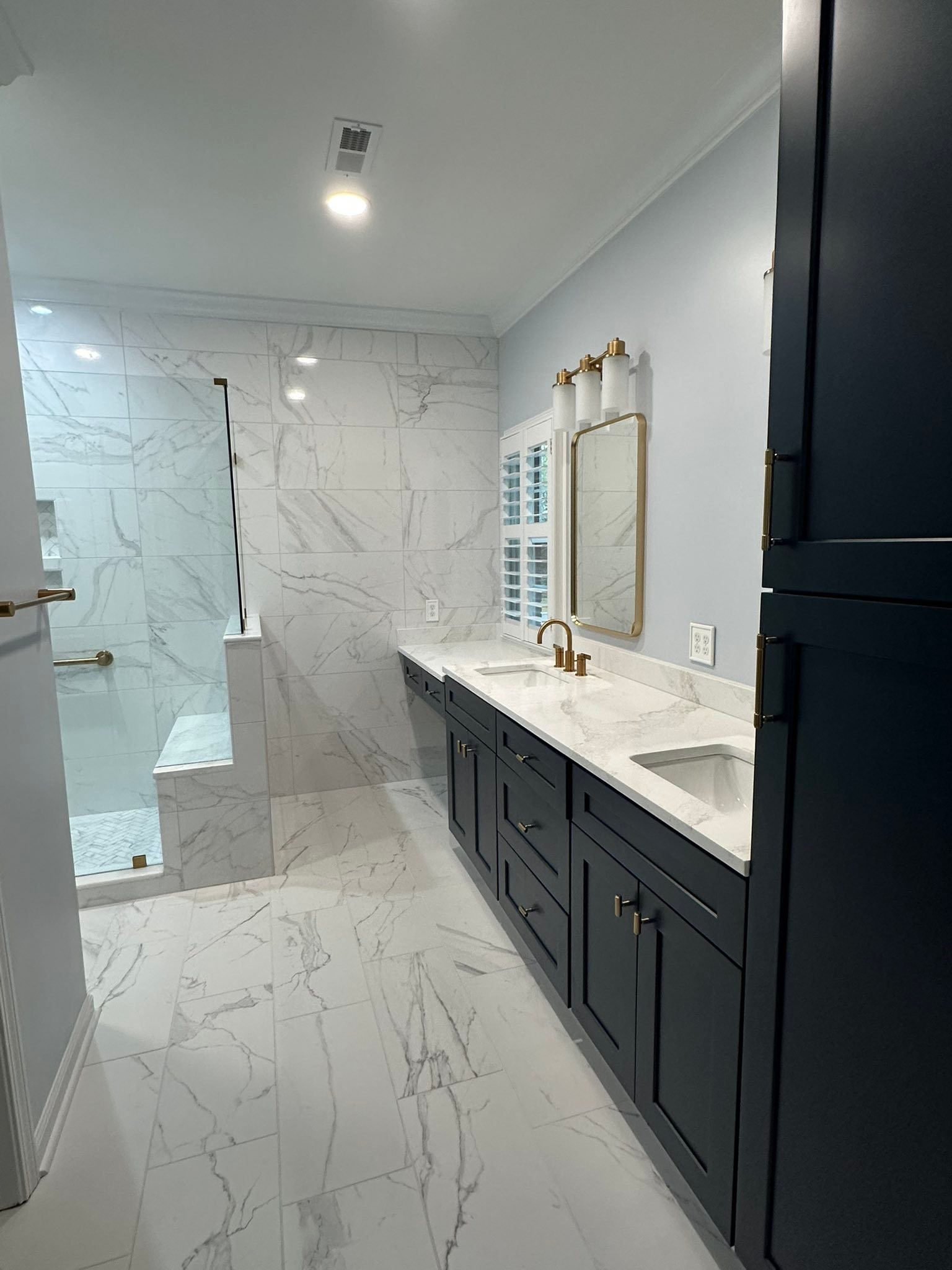 🚿 Bathroom glow-up time! 🚿 Check out this before and after! We took ...