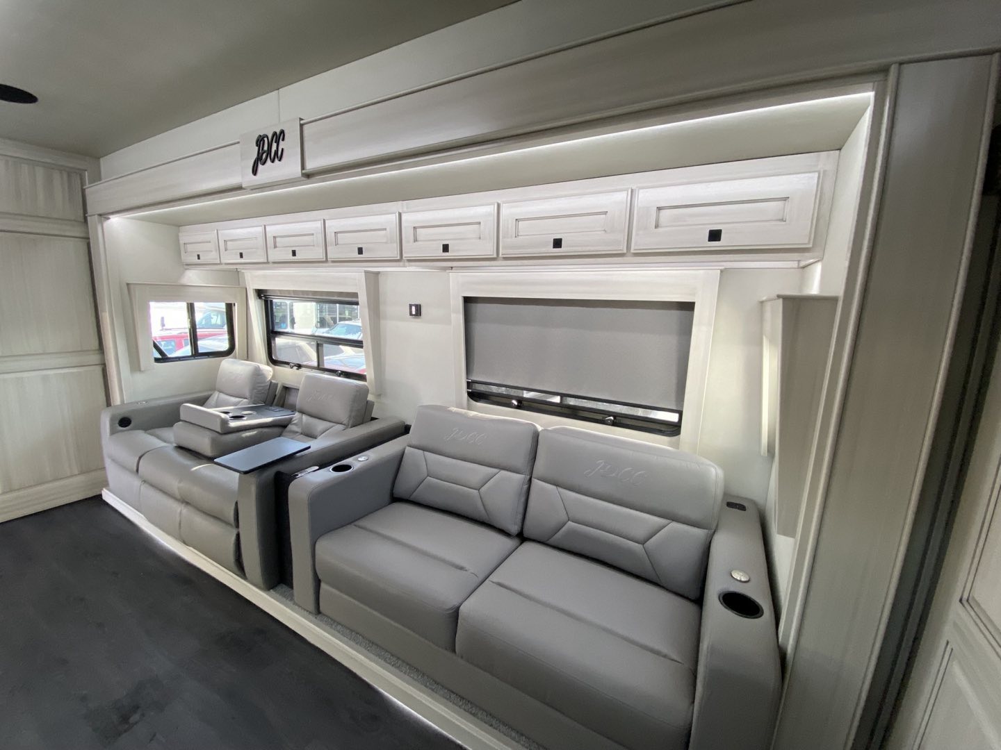 Rineharts - 2026 JDCC 46' Freightliner Custom Coach Freightliner 600hp ...