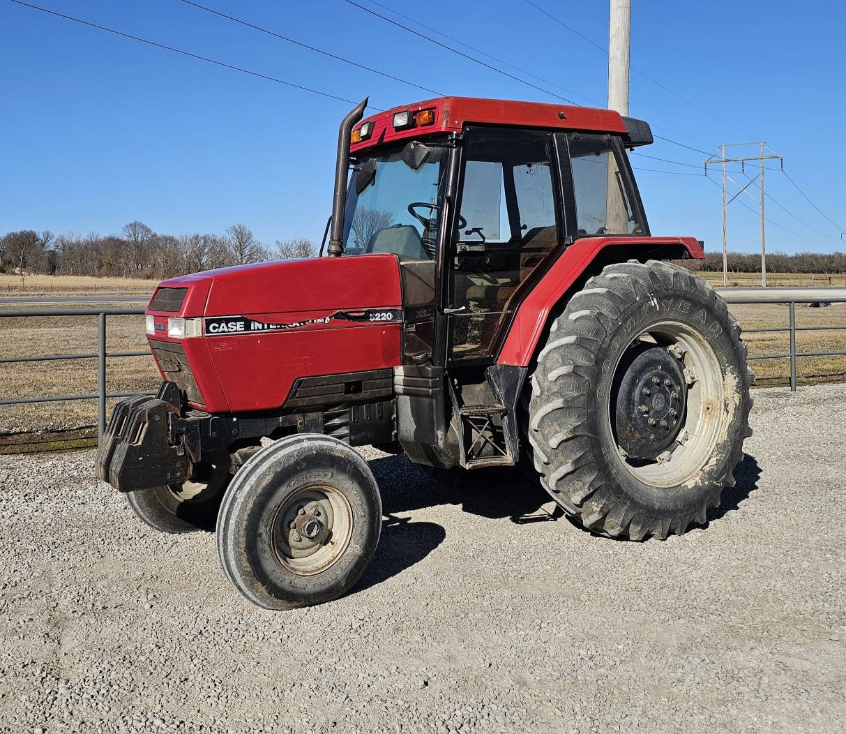 circle-e-auction-llc-1992-case-ih-5220-tractor-5275-hours-cab-with